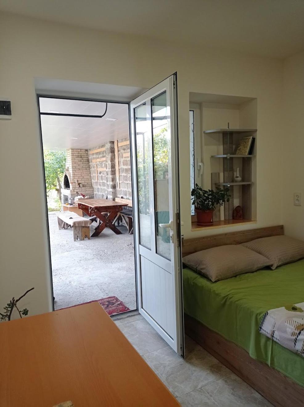 Julia's Place - Apartment, Garden & BBQ