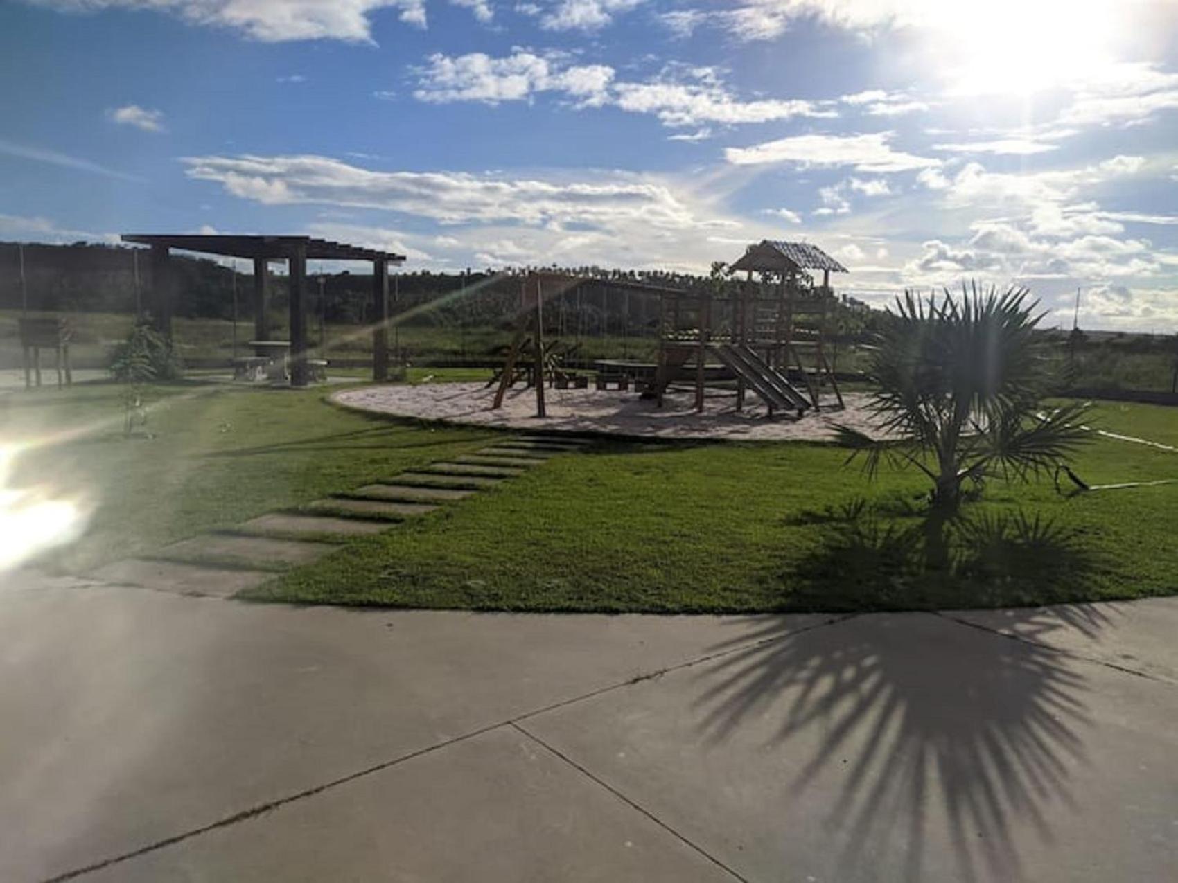 Linda Casa com Piscina em Condomínio Fechado na Praia do Francês