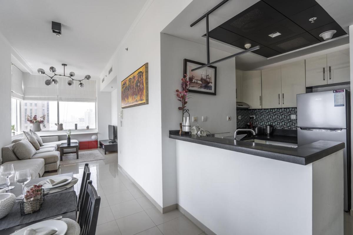 HiGuests - Exceptional Apt with Furnished Terrace By the Sea