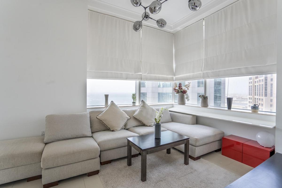 HiGuests - Exceptional Apt with Furnished Terrace By the Sea