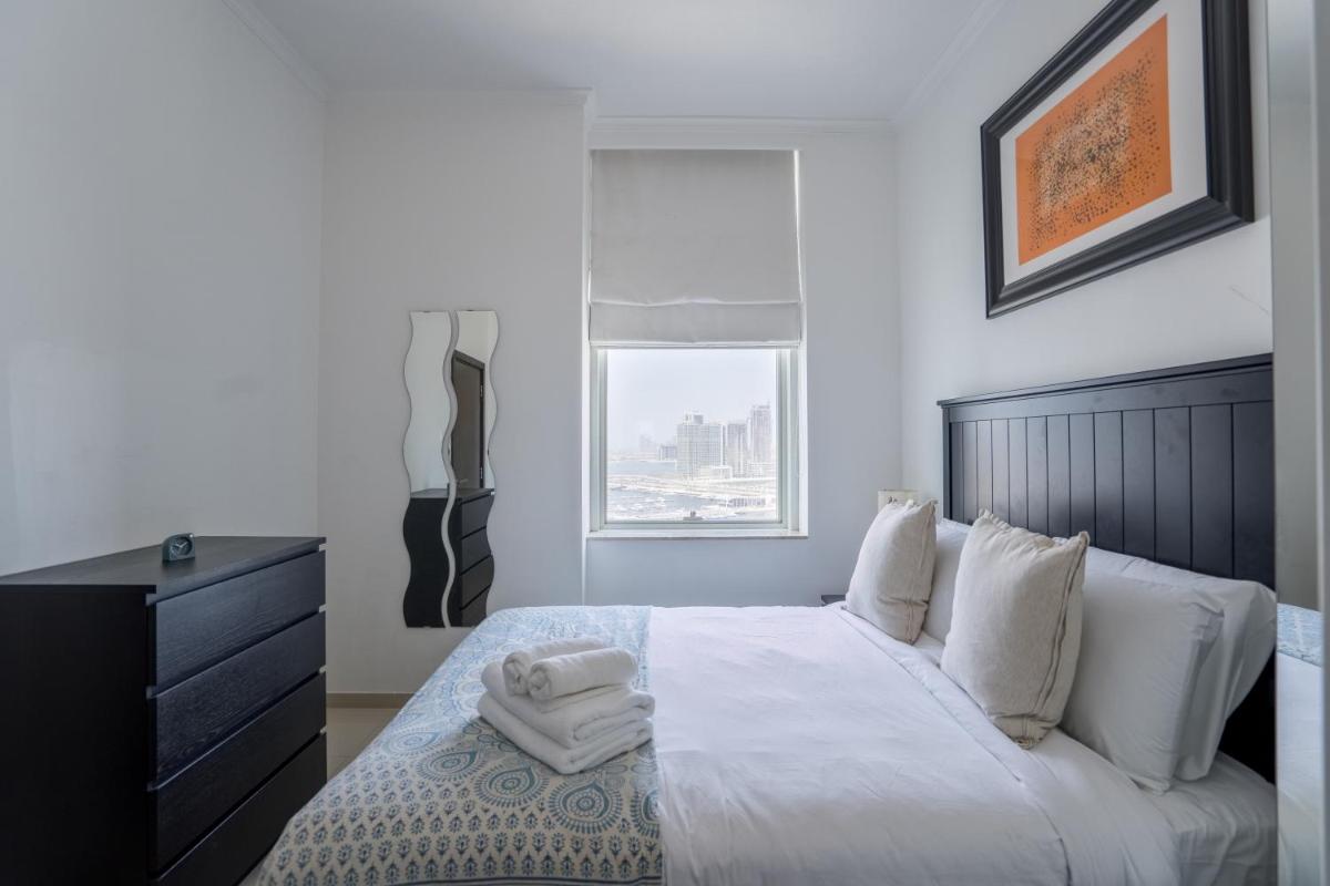HiGuests - Exceptional Apt with Furnished Terrace By the Sea