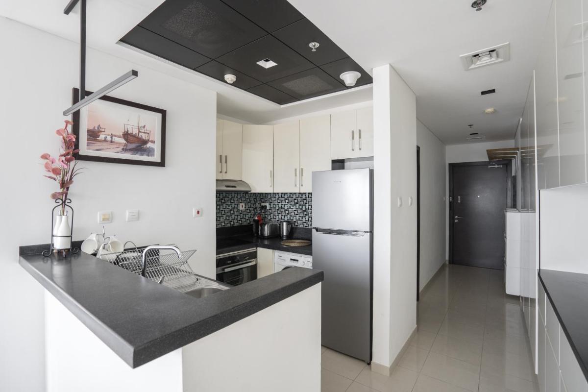 HiGuests - Exceptional Apt with Furnished Terrace By the Sea