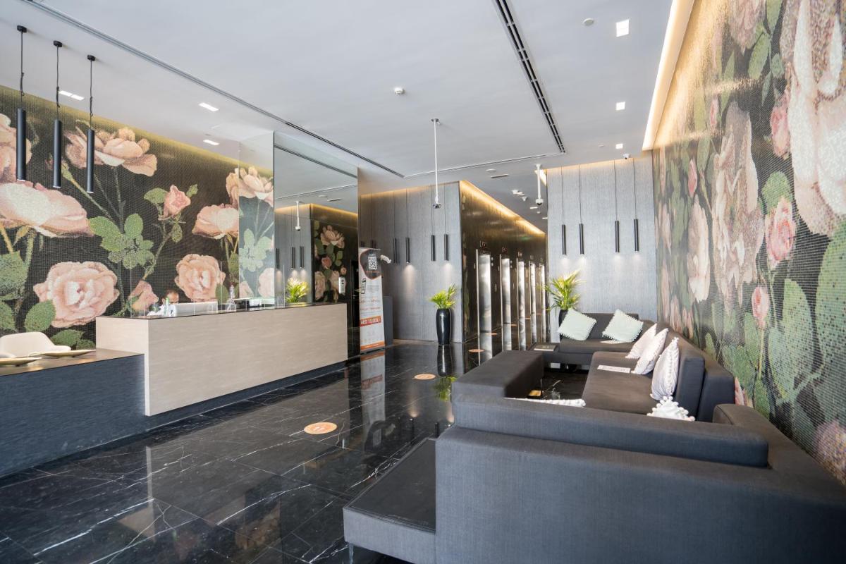 HiGuests - Exceptional Apt with Furnished Terrace By the Sea