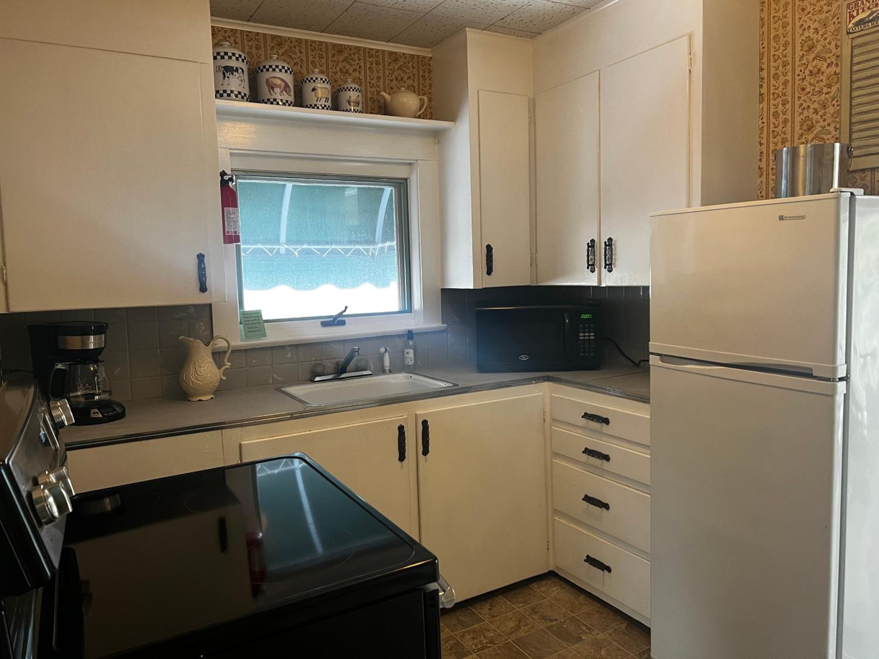 Claddagh Motel & Suites