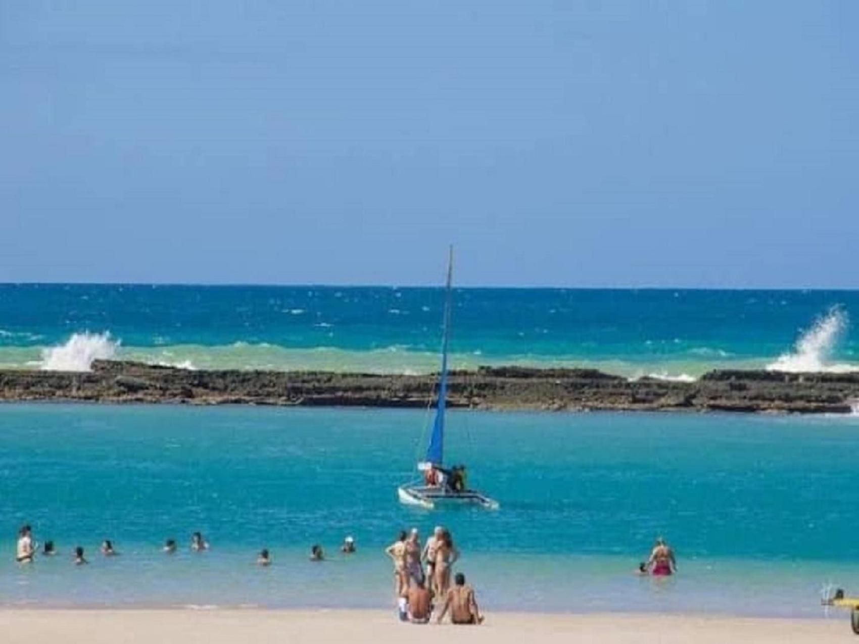 Linda Casa com Piscina em Condomínio Fechado na Praia do Francês