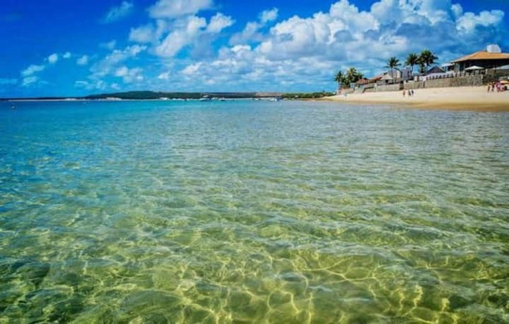 Linda Casa com Piscina em Condomínio Fechado na Praia do Francês