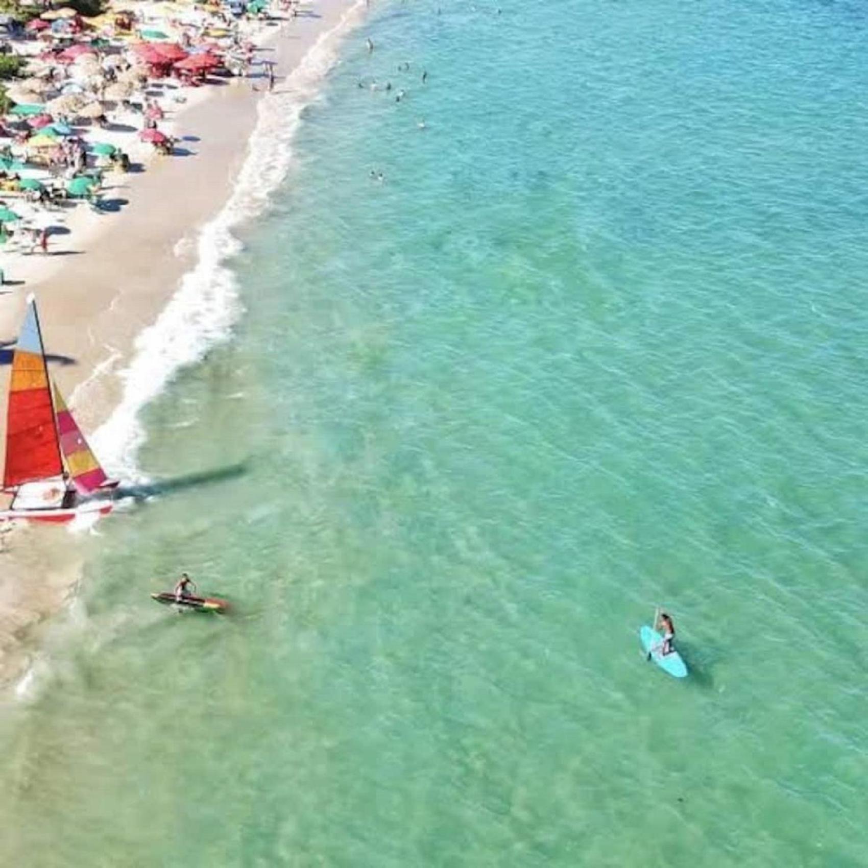 Linda Casa com Piscina em Condomínio Fechado na Praia do Francês