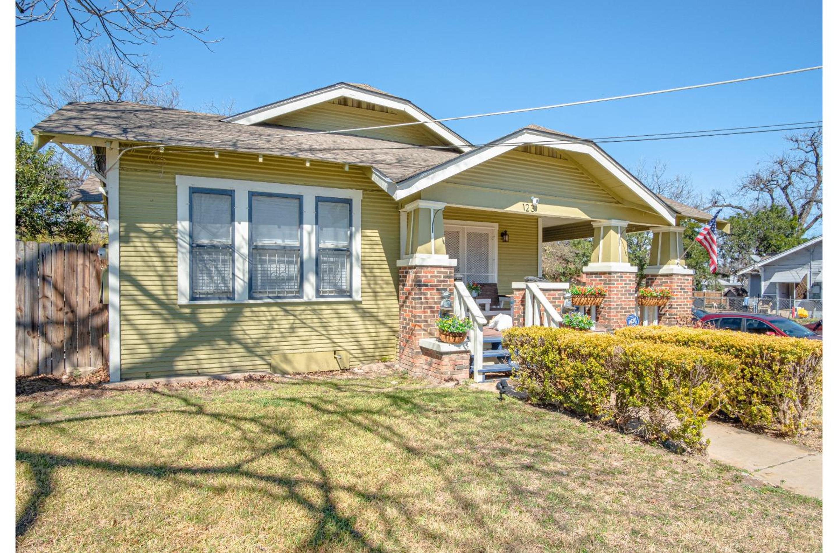 Stunning 3 BR Home Near DT Alamodome - Riverwalk view 2