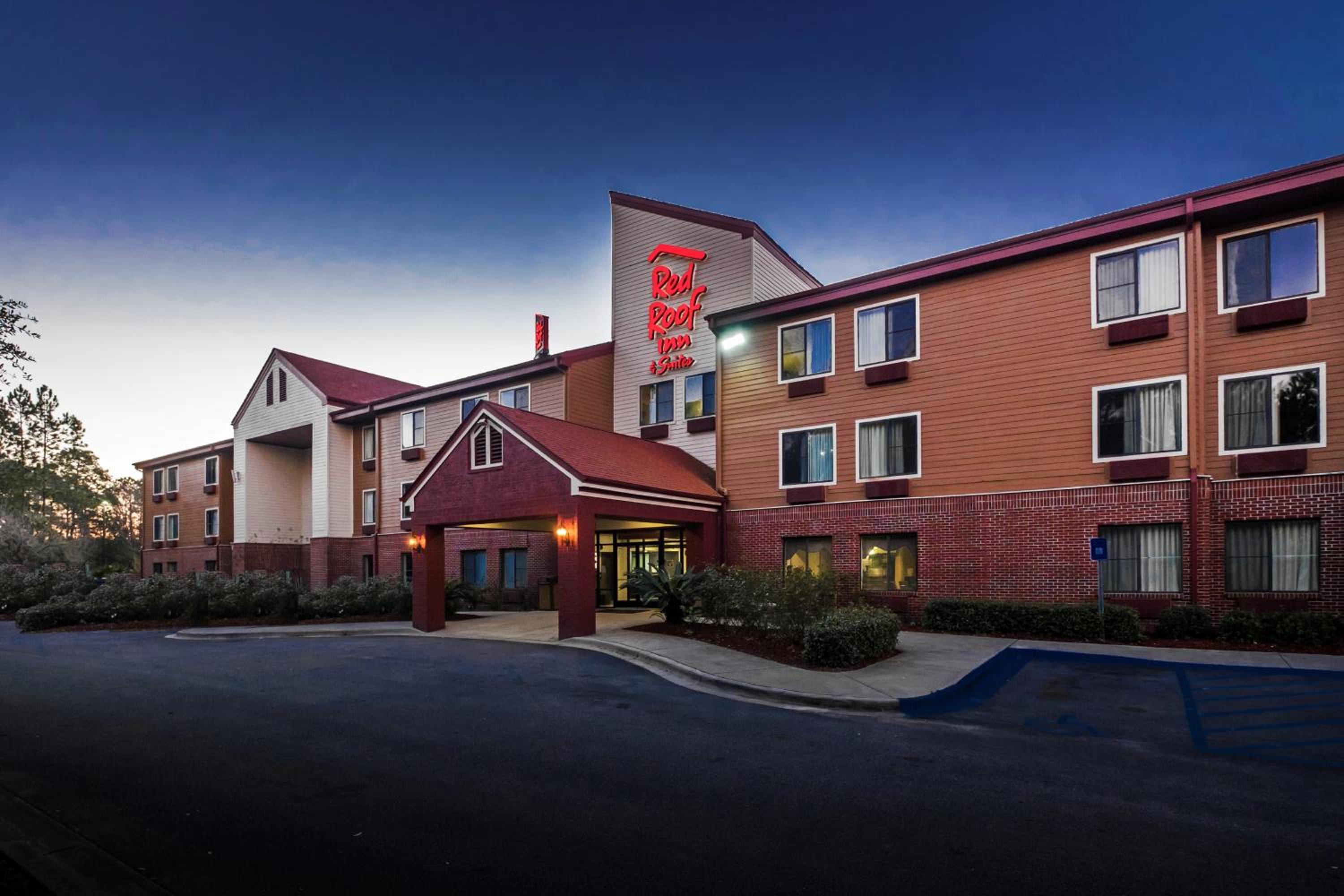 Red Roof Inn & Suites Savannah Airport view 2