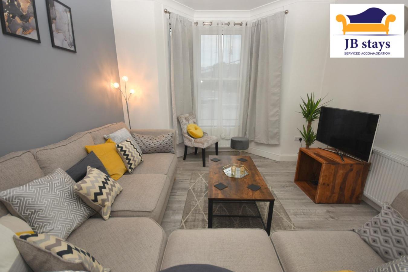 JB stays Greenwich, 3 bed house,ideal for contractors and family