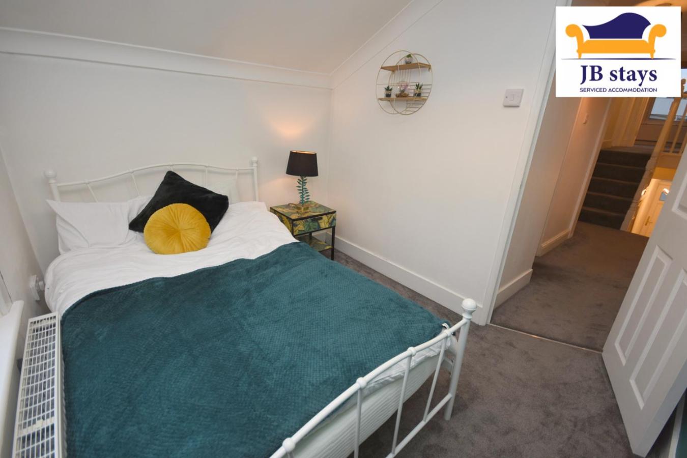 JB stays Greenwich, 3 bed house,ideal for contractors and family