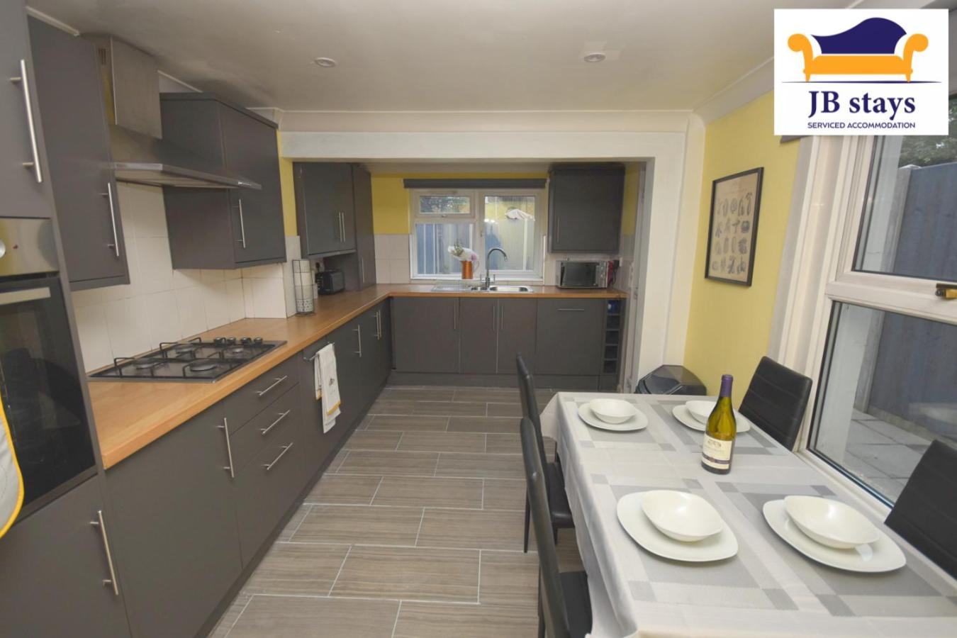 JB stays Greenwich, 3 bed house,ideal for contractors and family