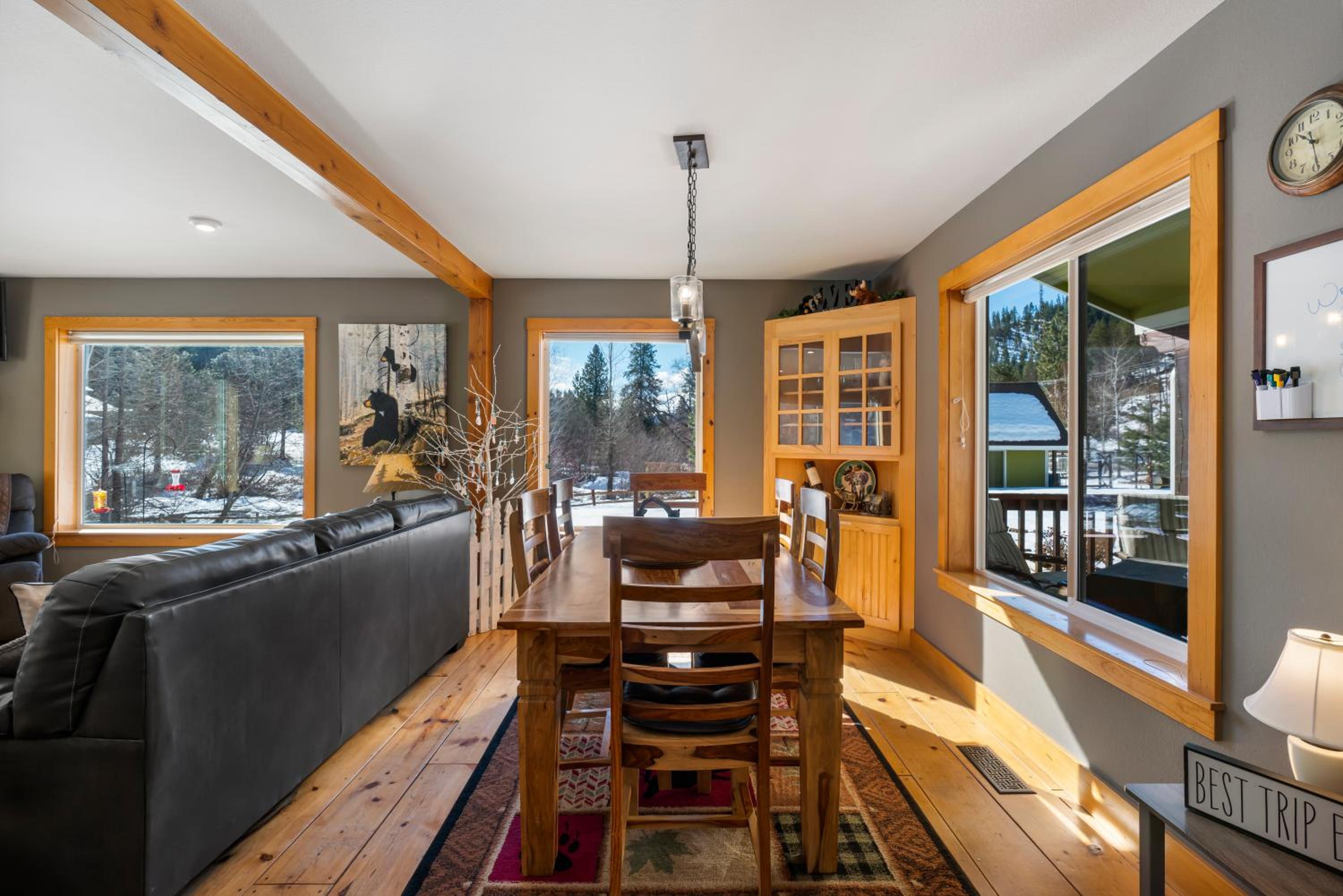 WANDER INN, 4 Bedroom 2 Bath, 5 Min to Downtown, Custom Home view 3