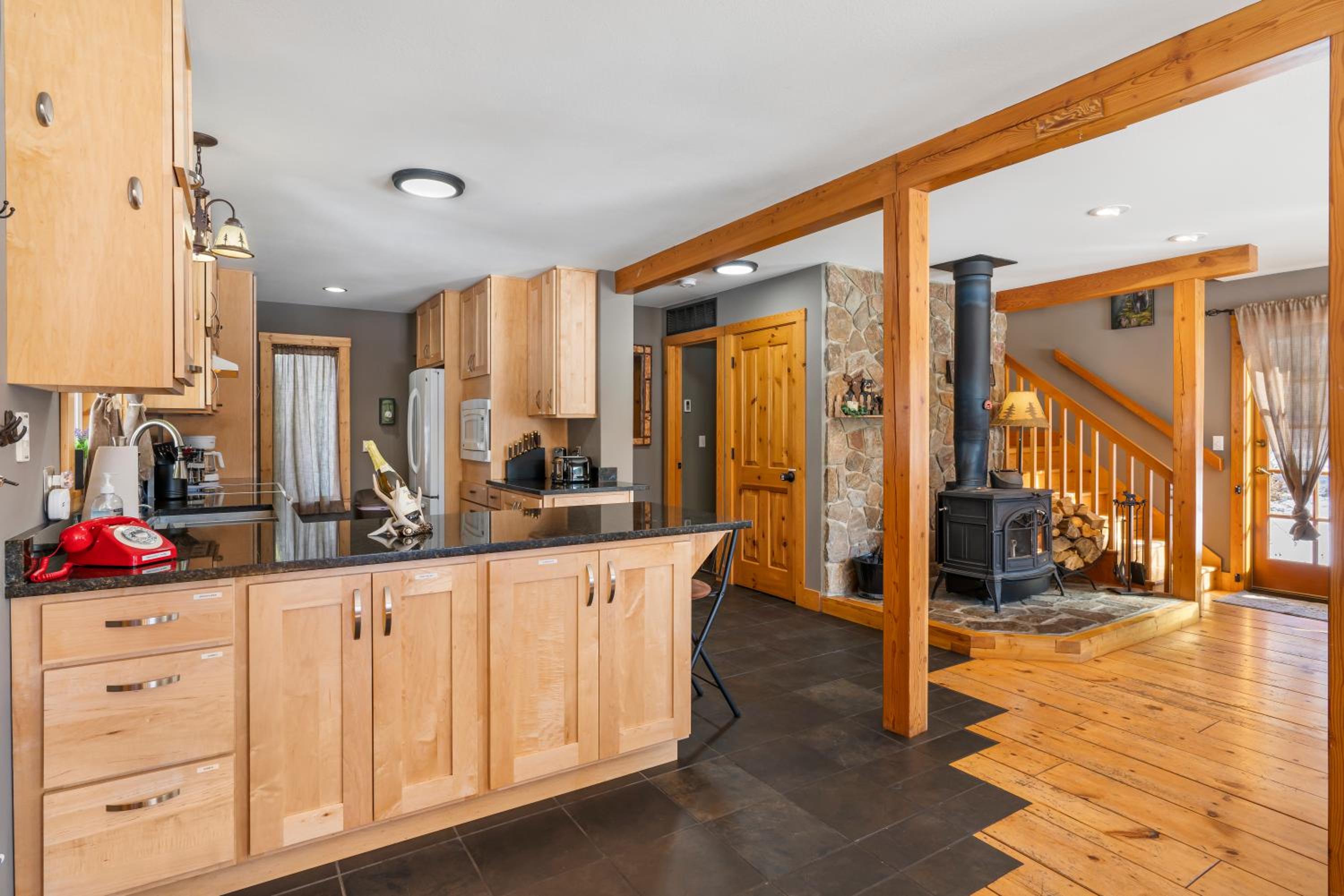 WANDER INN, 4 Bedroom 2 Bath, 5 Min to Downtown, Custom Home view 5
