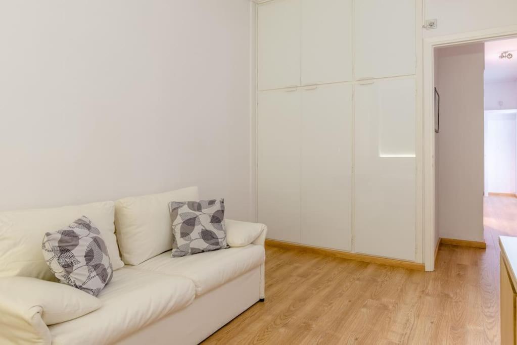 Elegant 2BD Evelpidon Apartment