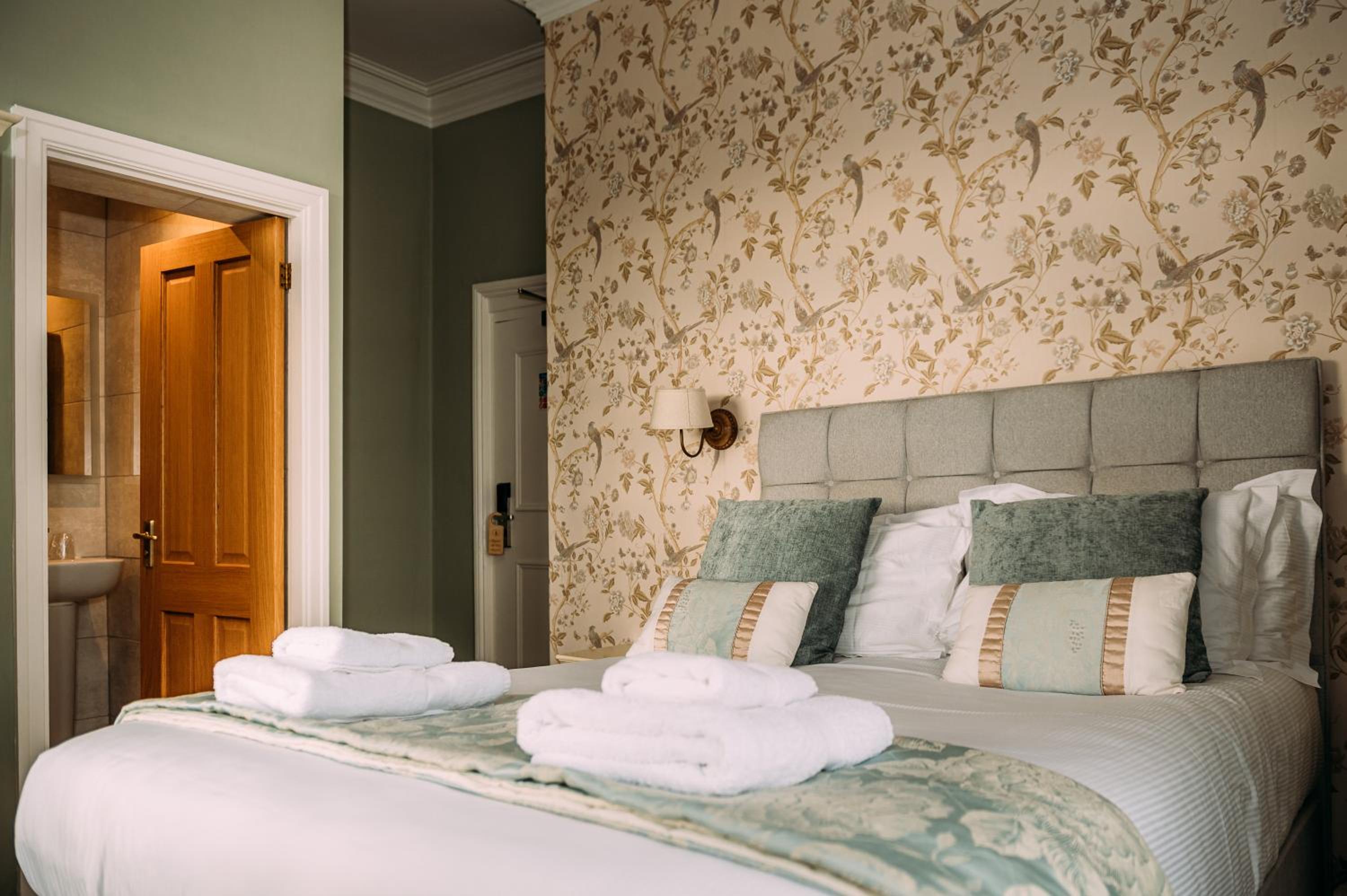 The Queens Hotel