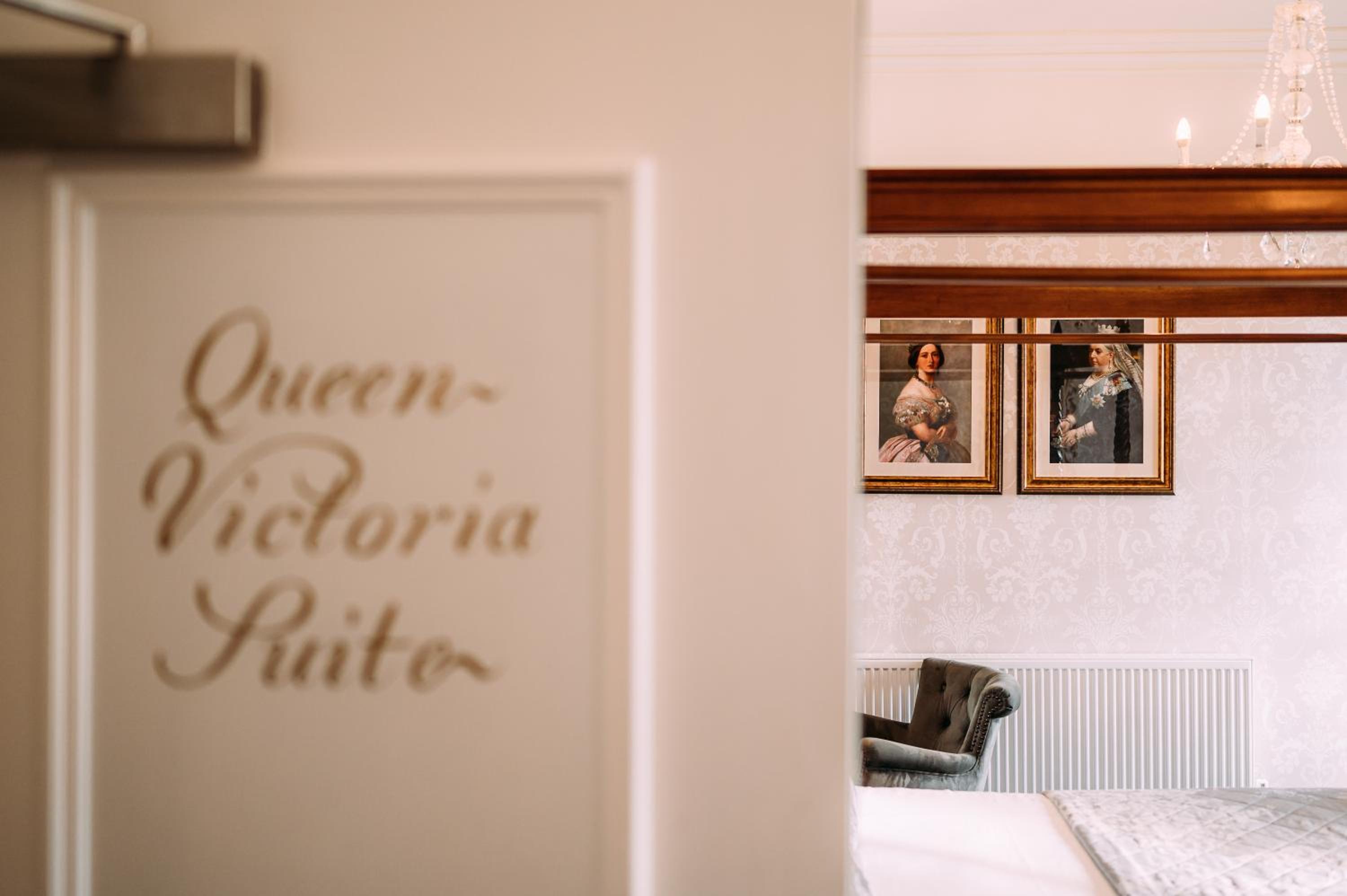 The Queens Hotel