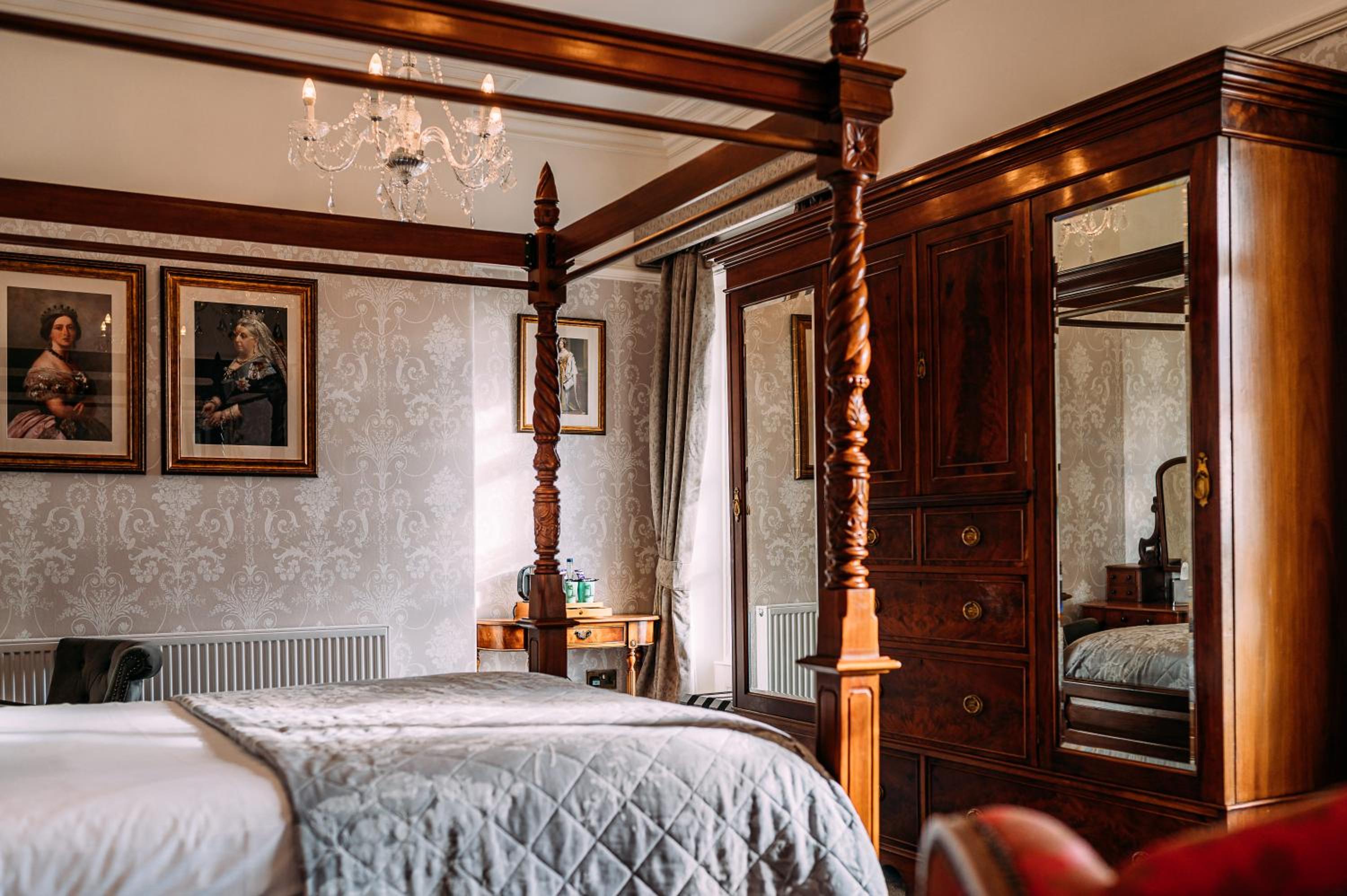 The Queens Hotel