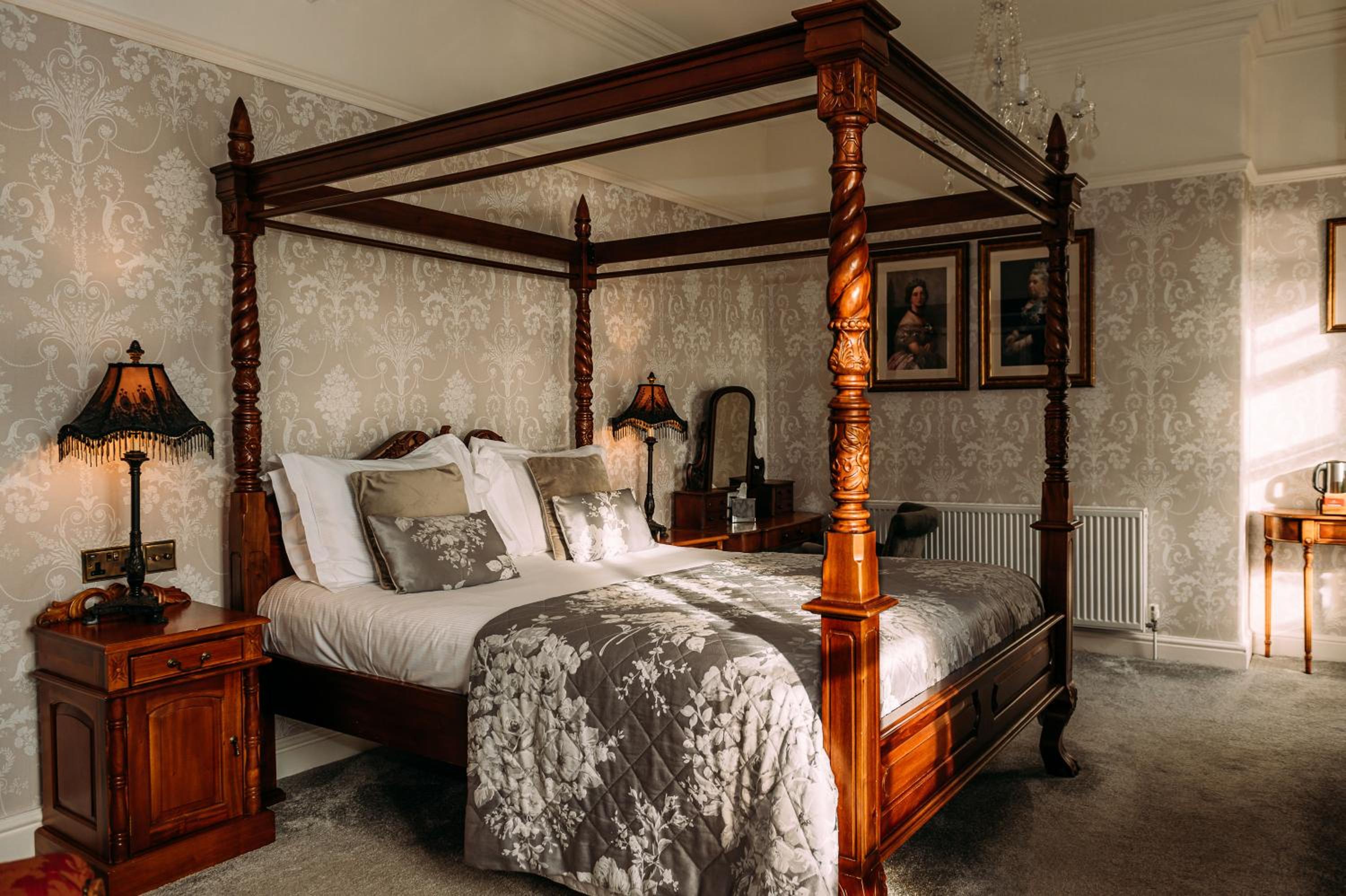 The Queens Hotel