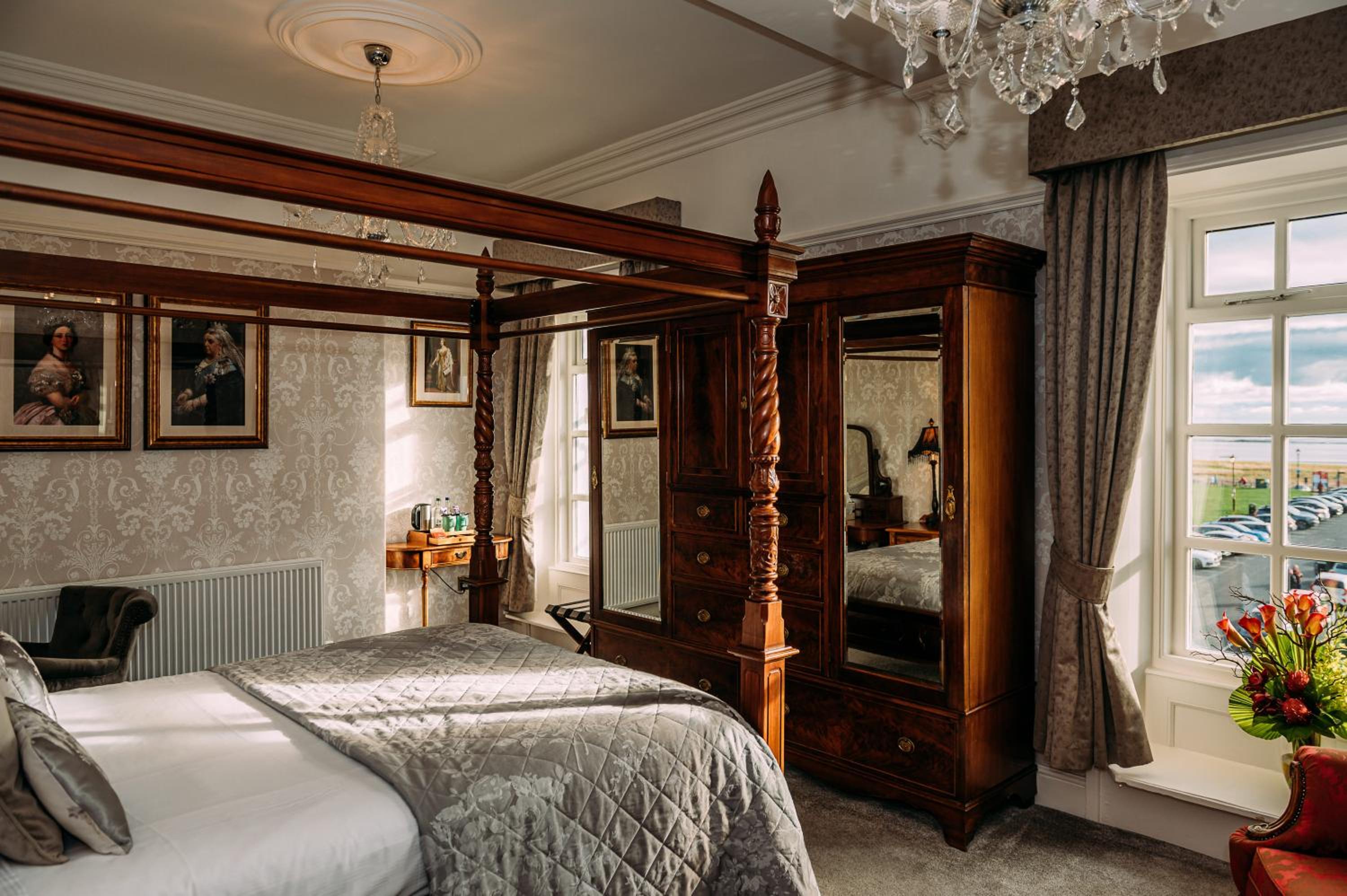 The Queens Hotel