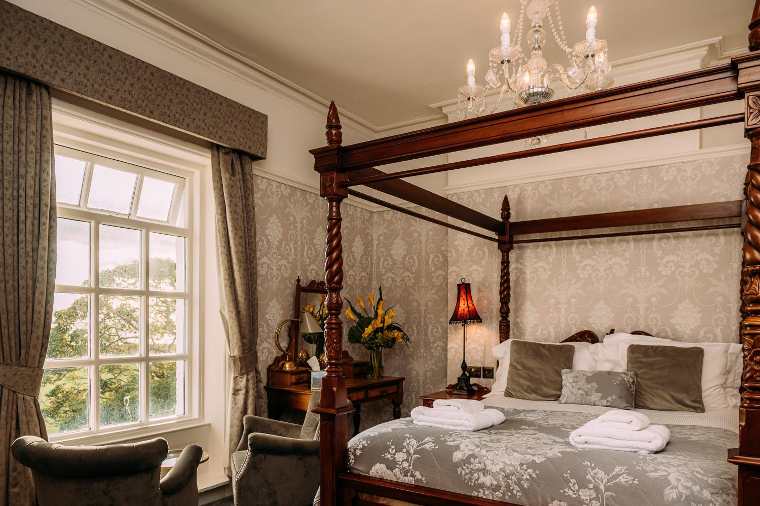 The Queens Hotel