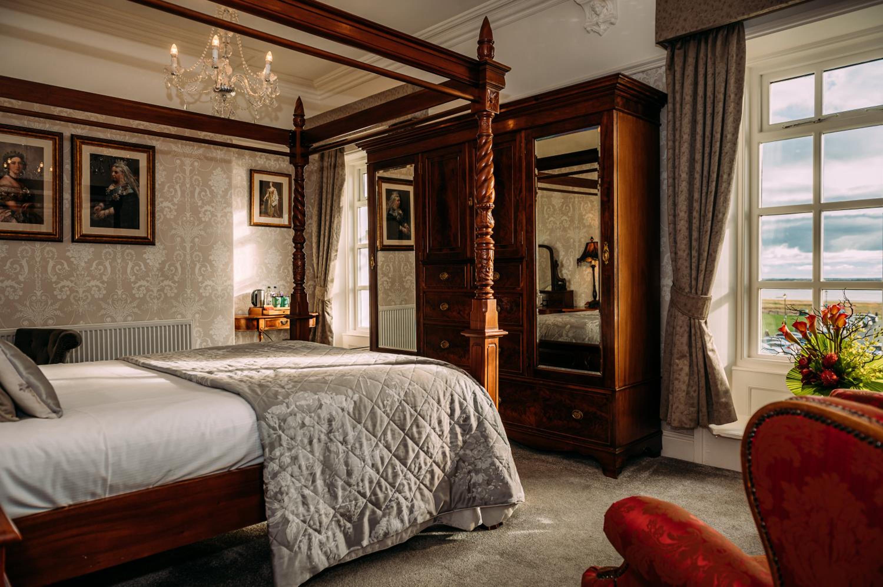 The Queens Hotel
