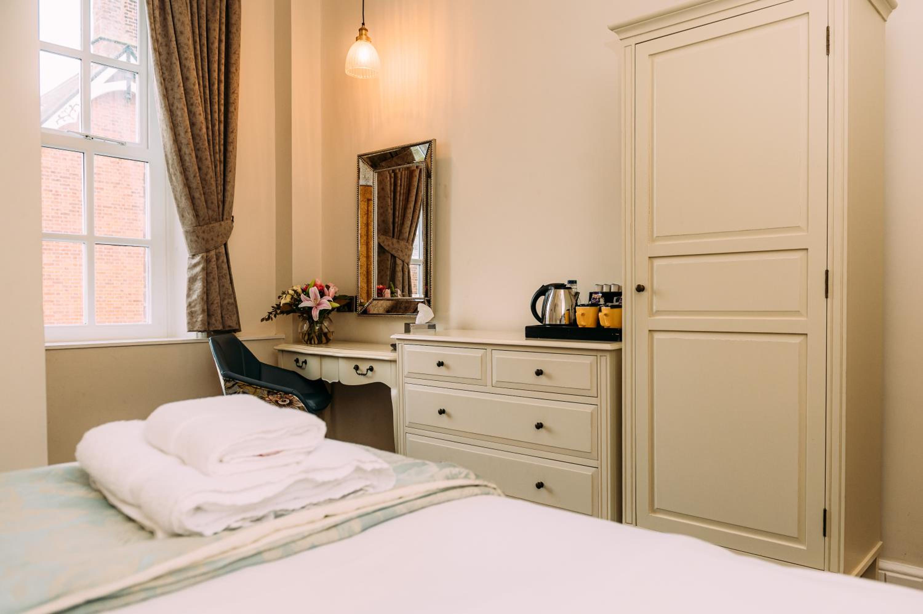 The Queens Hotel