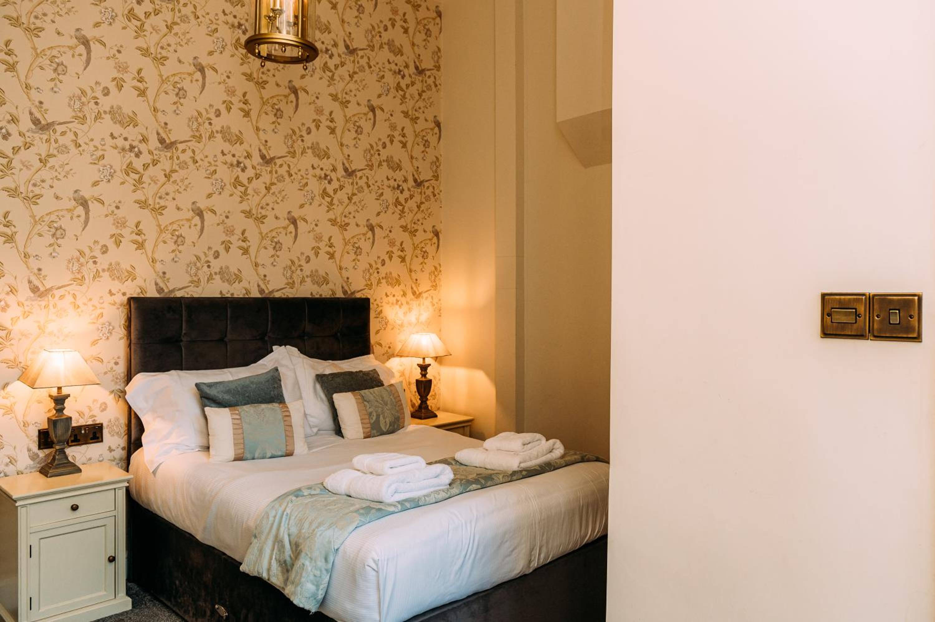 The Queens Hotel