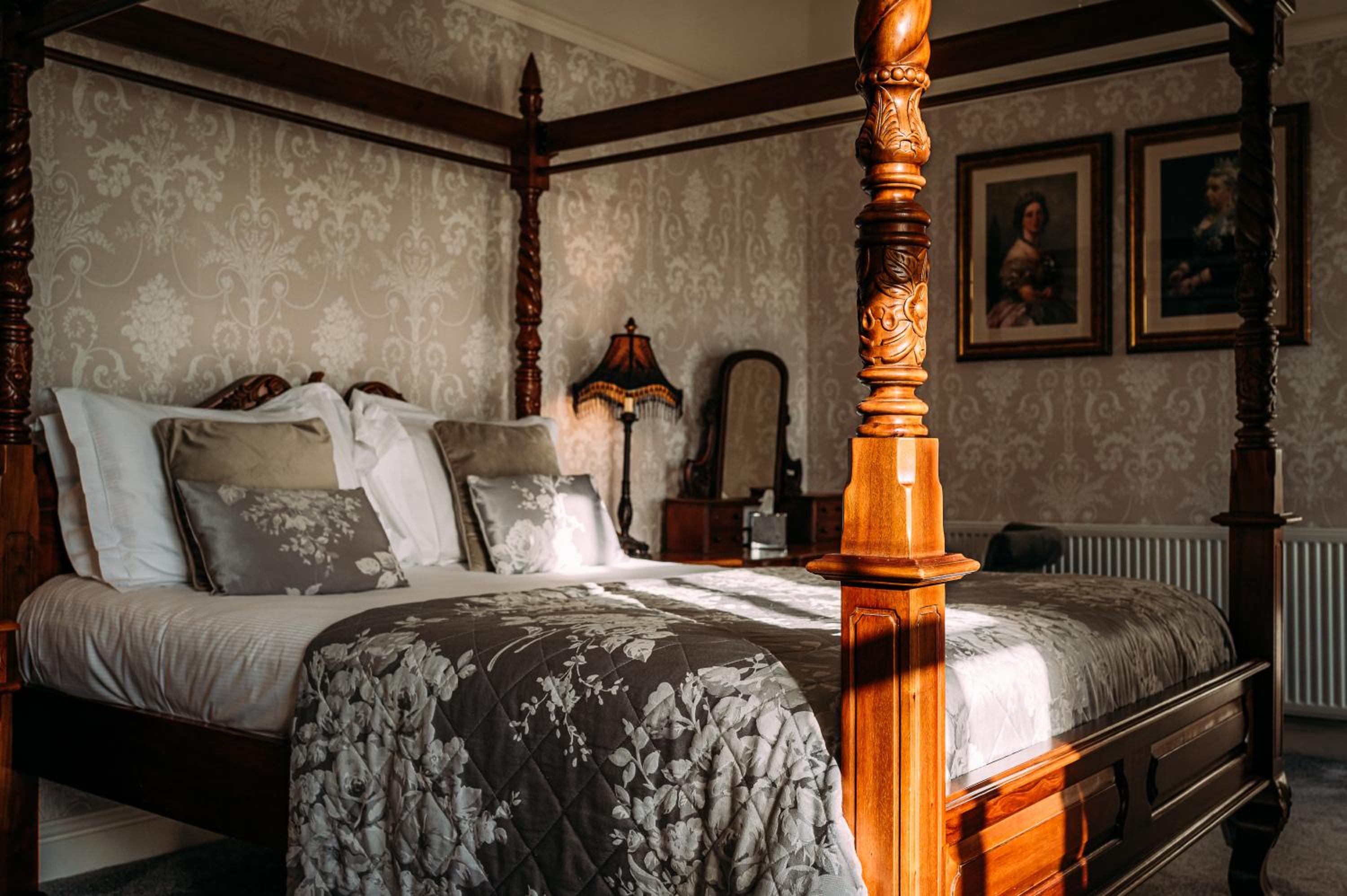 The Queens Hotel