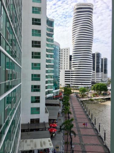 Riverfront I 2, piso 4, suite vista al rio, Puerto Santa Ana, Guayaquil view 5