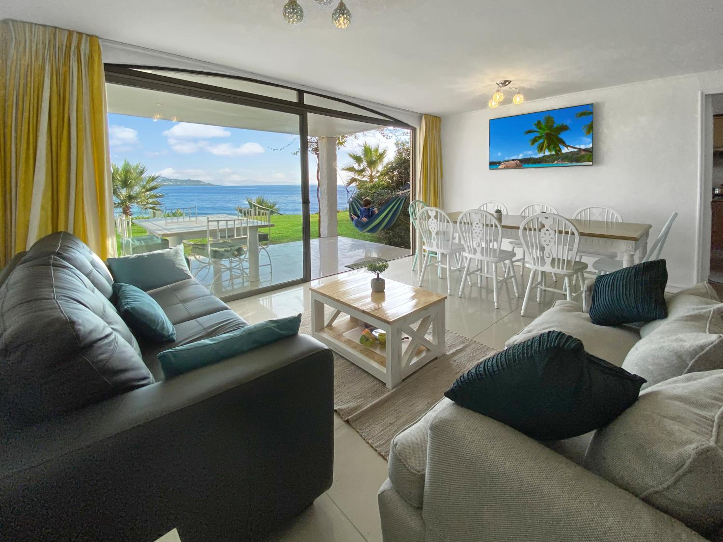 Puerto Velero Primera Línea Primer Piso al lado de la Playa! 5 pax