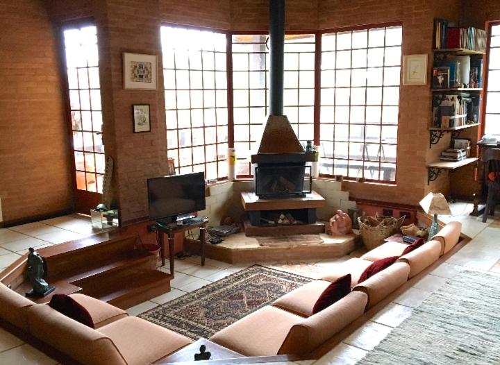 Casa aconchegante na montanha à 15min do centro!