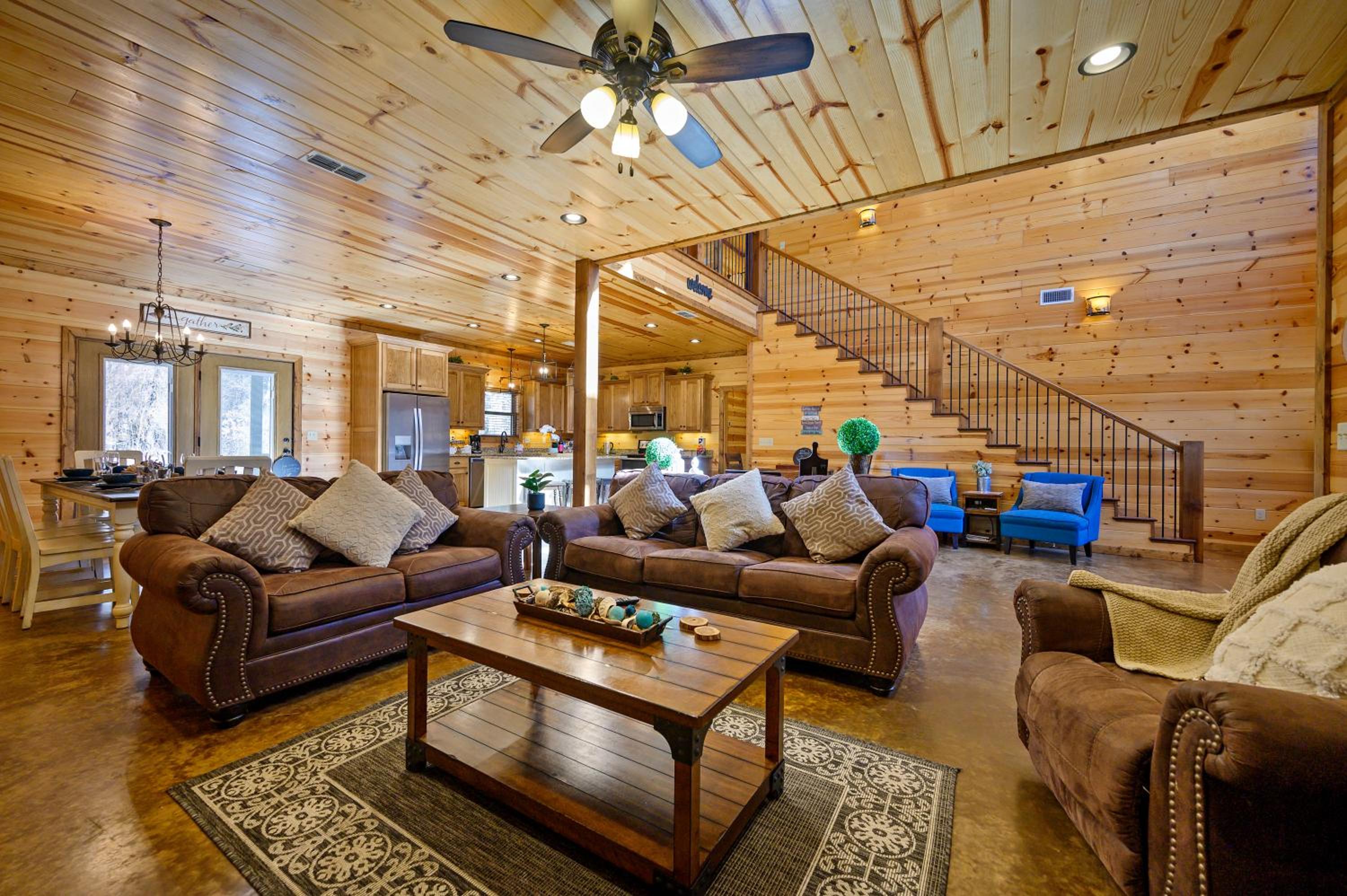 Blossom Belle Lodge Luxury cabin 4 Bedroom, 3.5 Bath sleeps 11 view 5