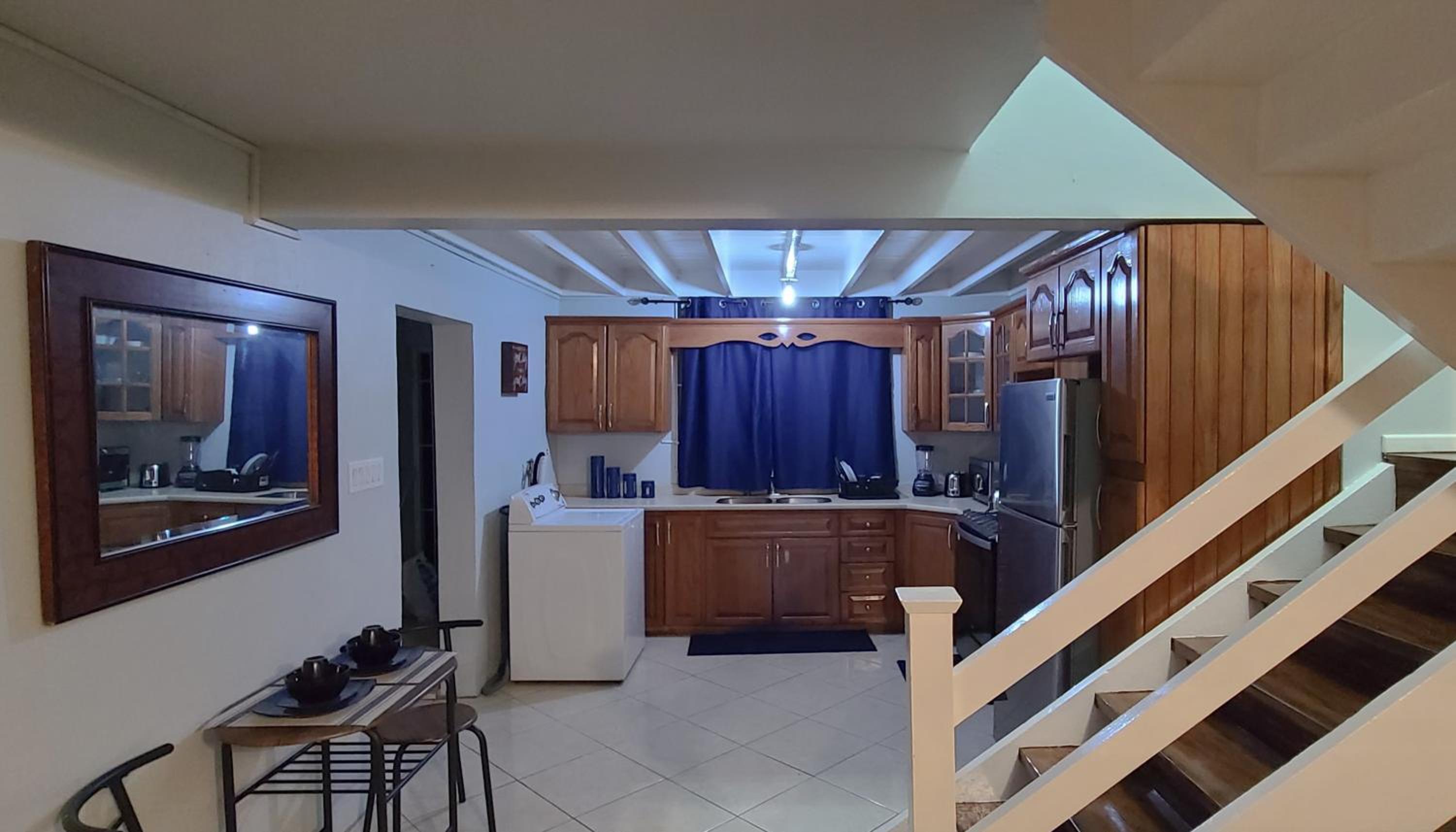 Cheerful 2 - Bedroom Townhouse with free parking in New Kingston view 2