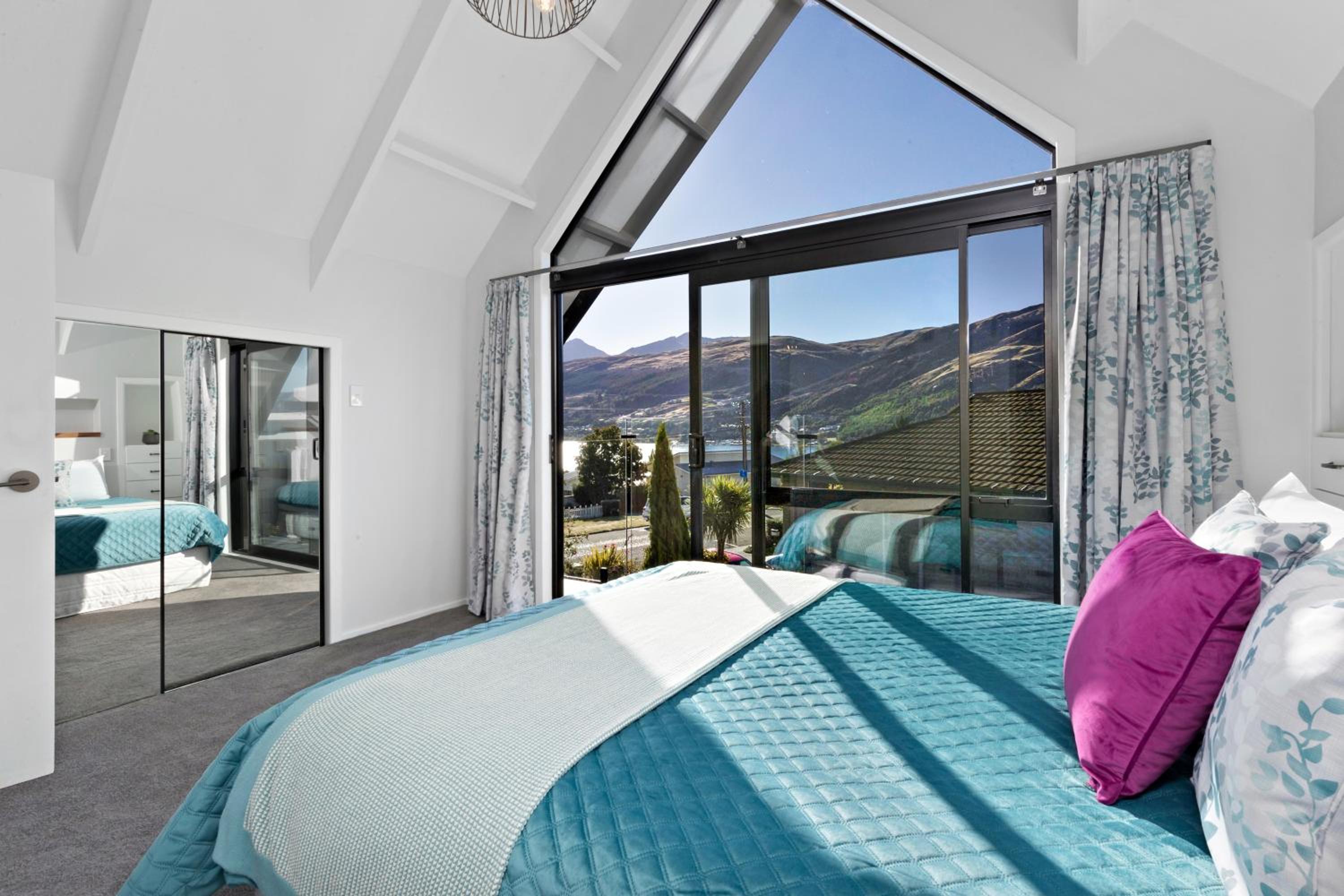 The Gables - Queenstown - Beautiful, stylish, newly renovated 4 bedroom home view 5