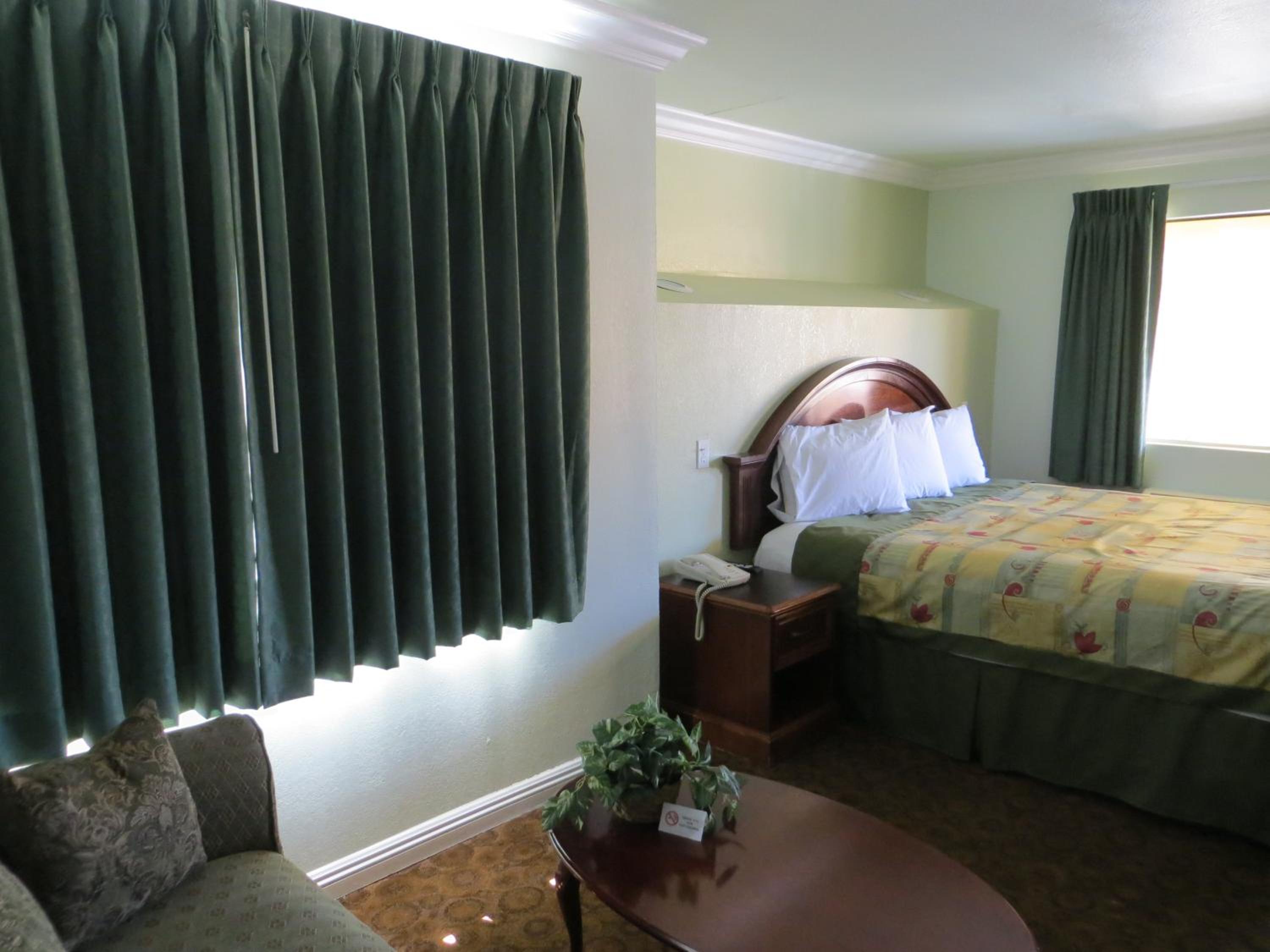 Azusa Inn