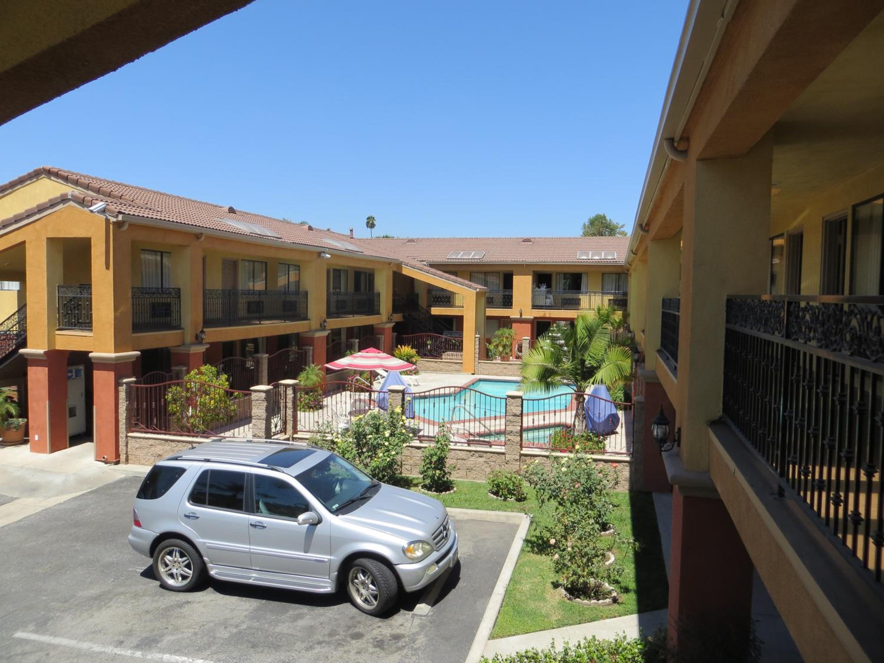 Azusa Inn