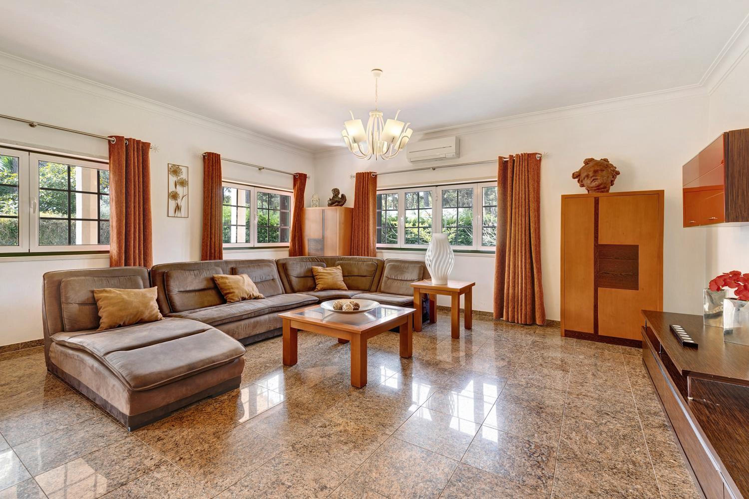 Family Friendly Villa Aroeira Golf view 4