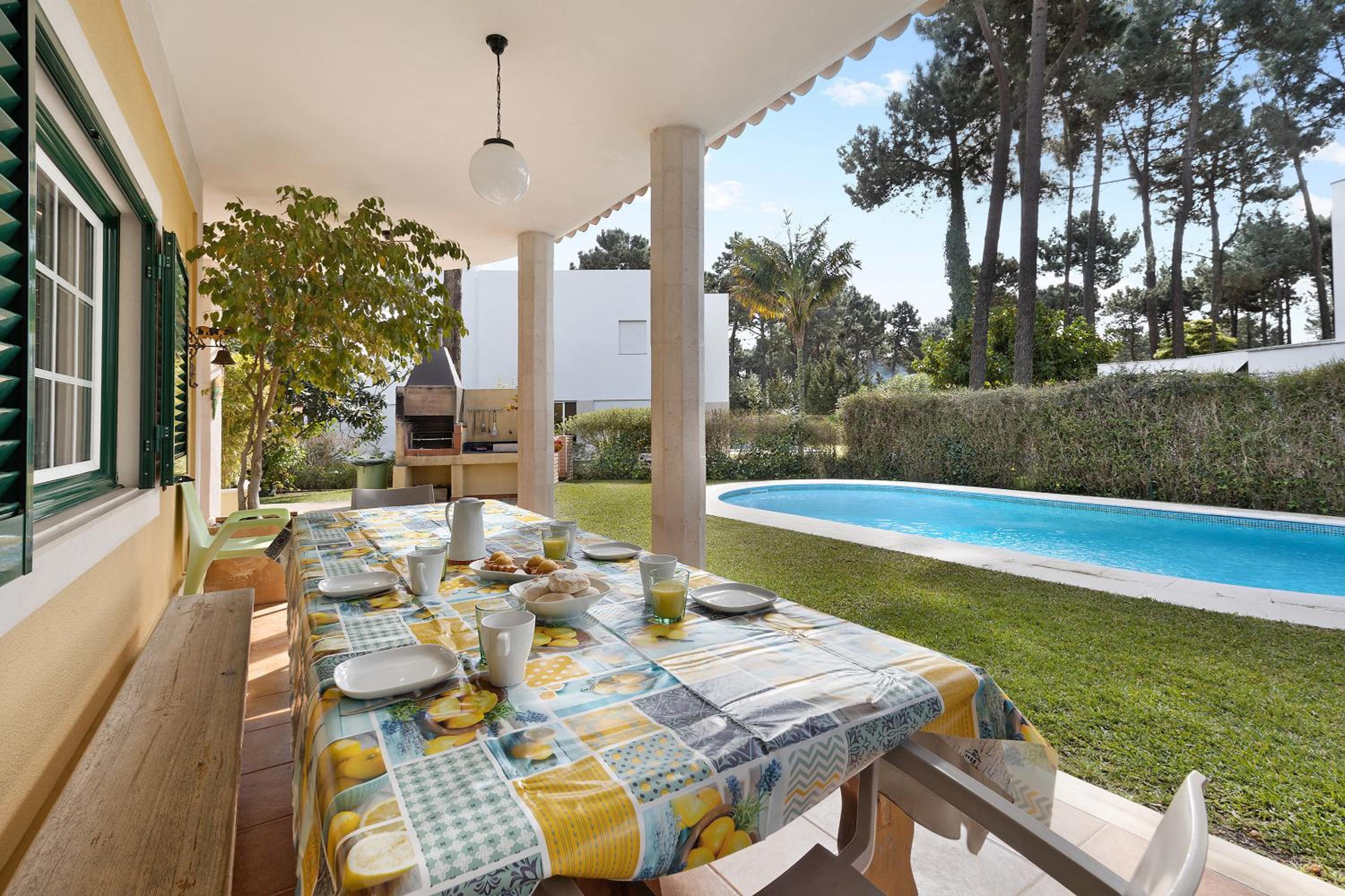 Family Friendly Villa Aroeira Golf view 3