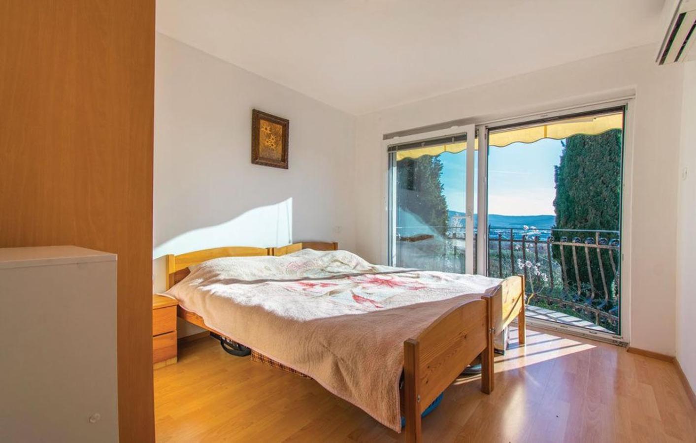 Apartment between the vineyard view 2