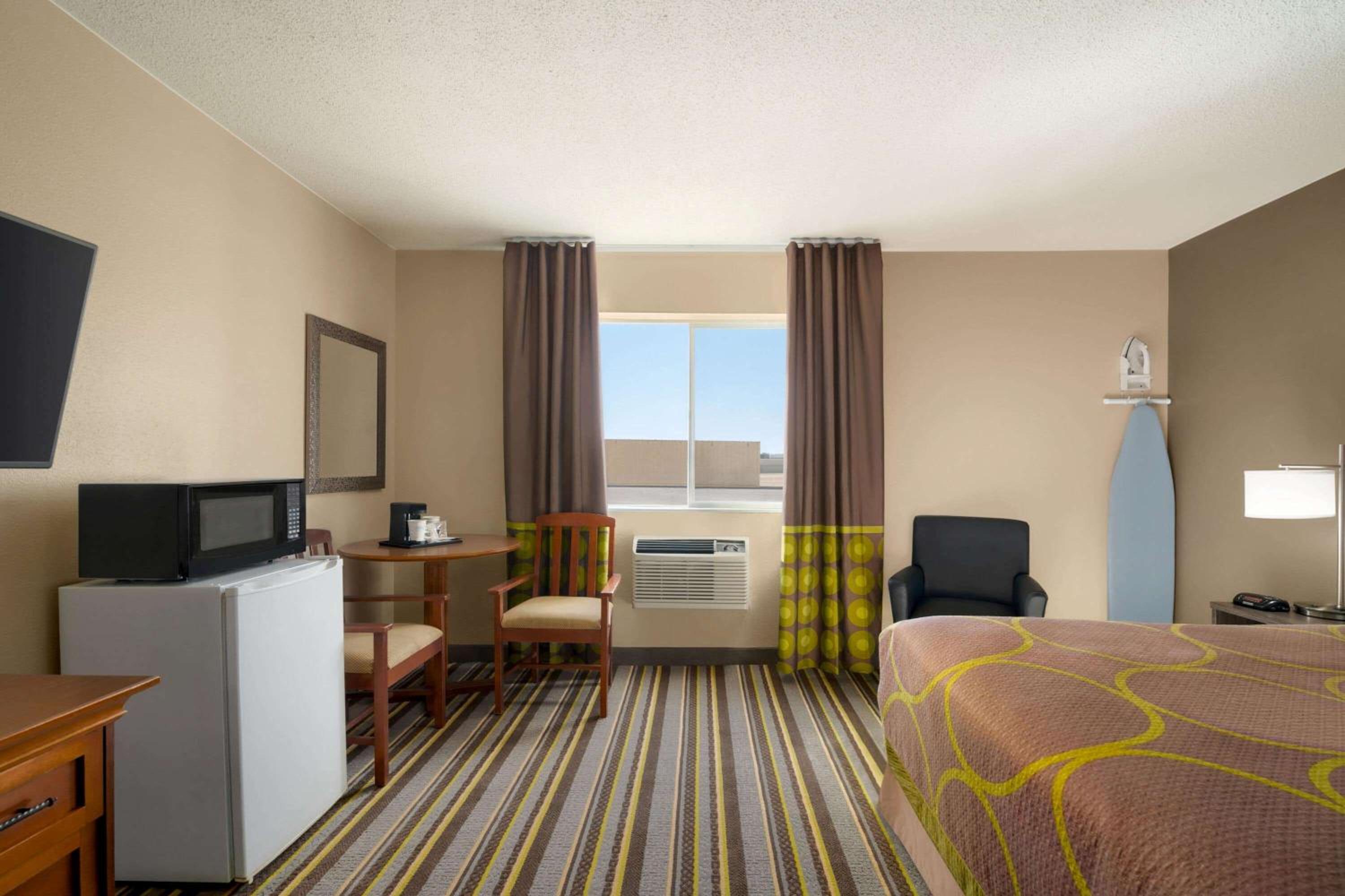 Liberal Vacations - Super 8 by Wyndham Liberal KS - Property Image 9