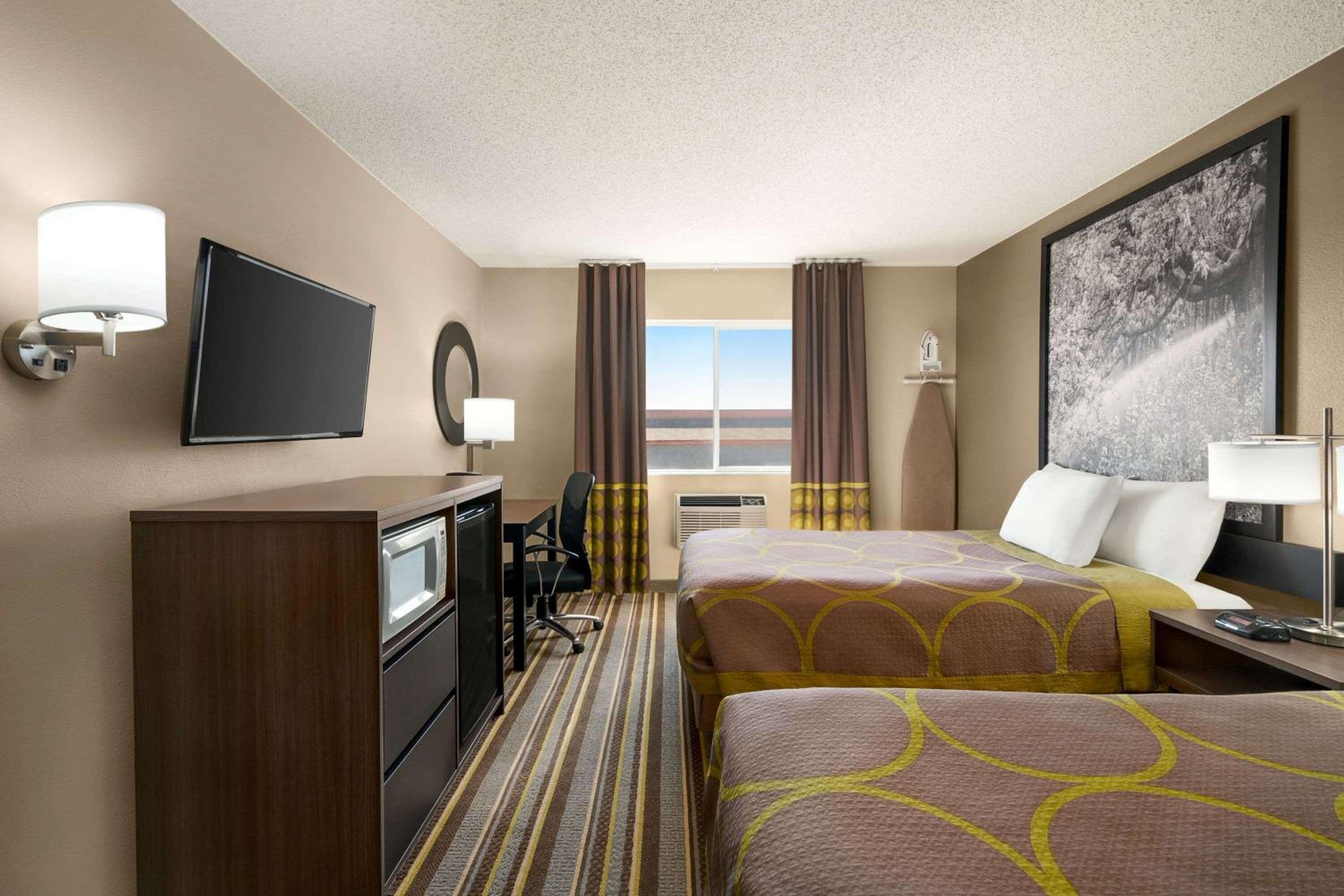 Liberal Vacations - Super 8 by Wyndham Liberal KS - Property Image 1