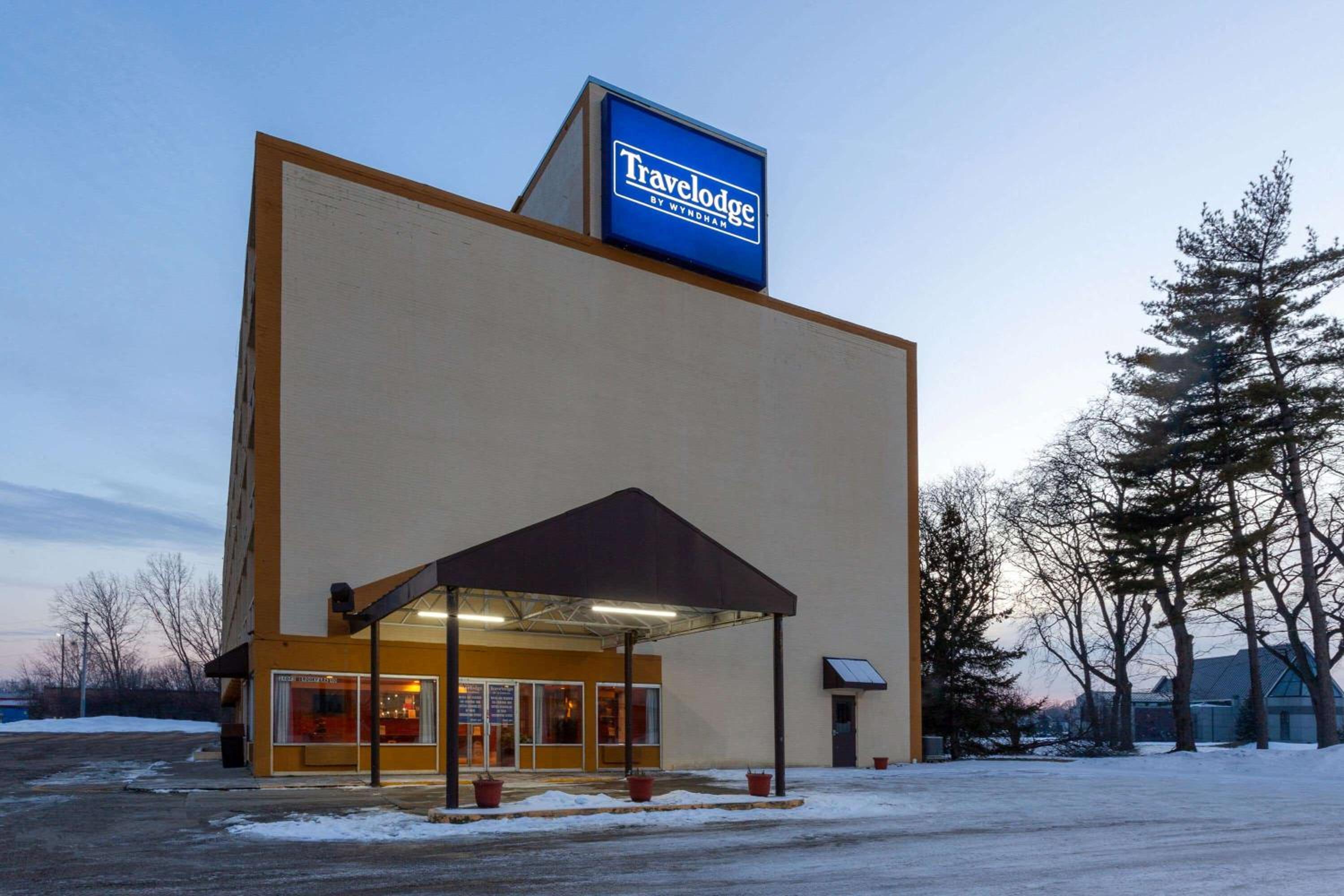 Hotel Travelodge by Wyndham Cleveland Airport - Image 1