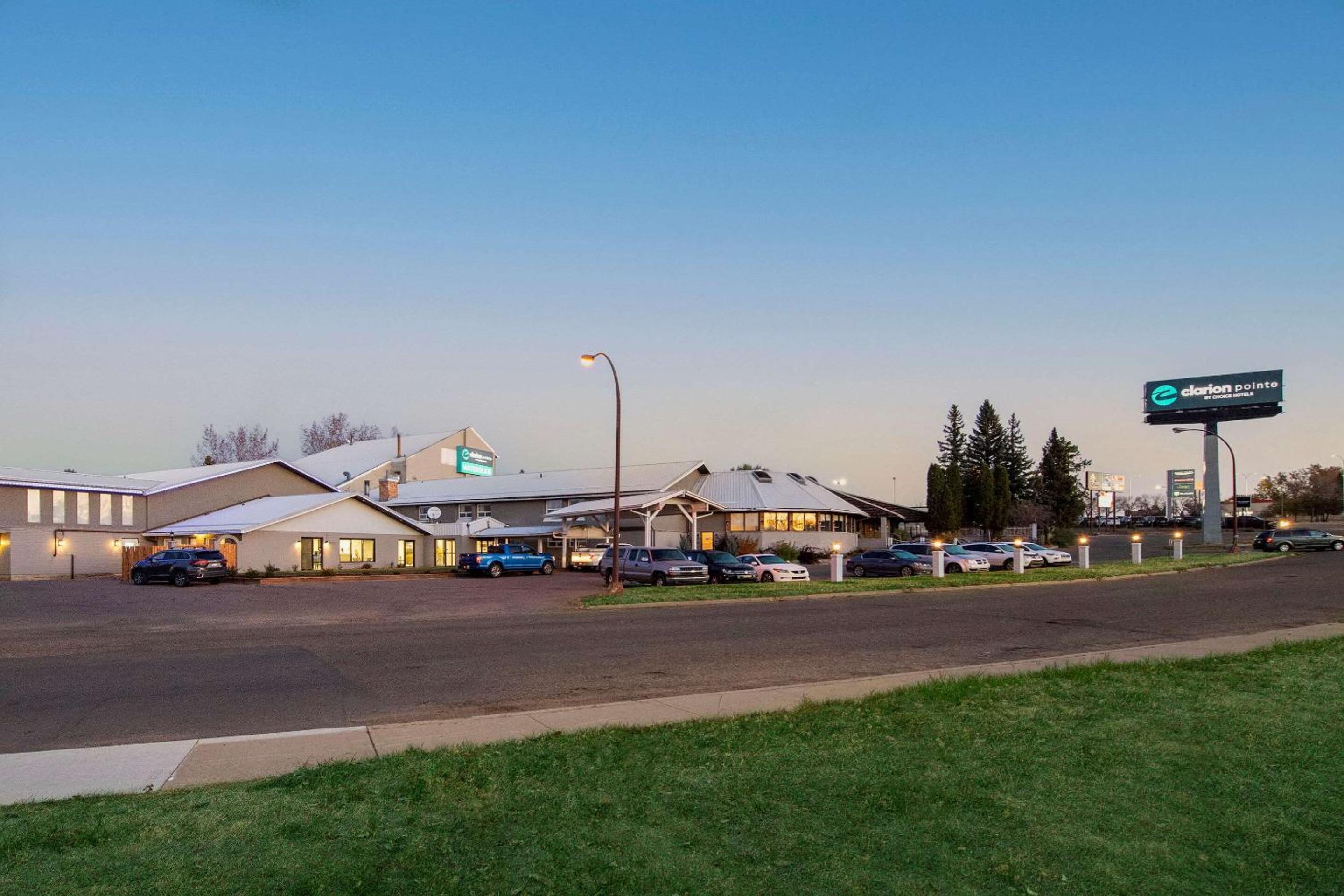 Medicine Hat Vacations - Clarion Pointe - Property Image 3