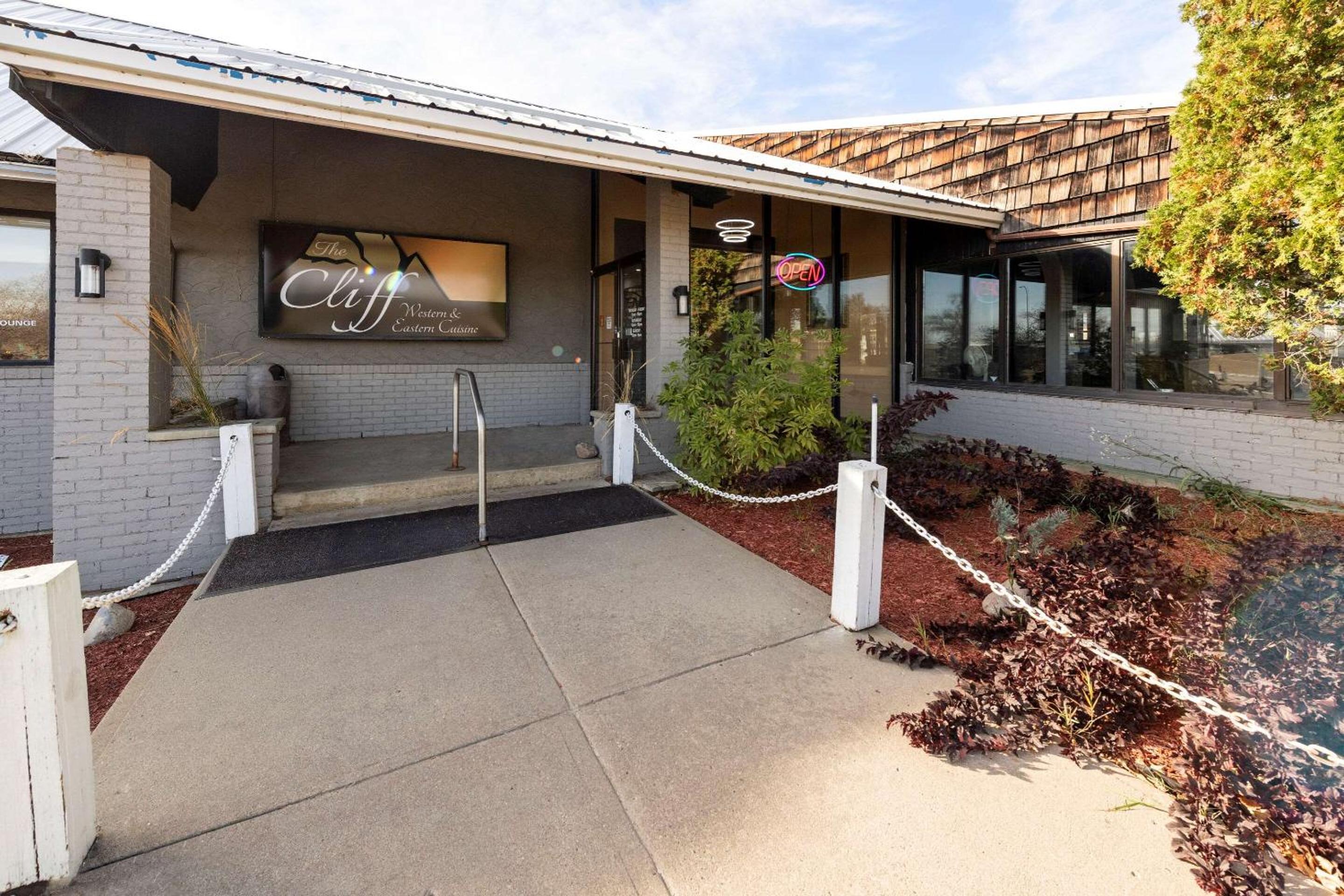 Medicine Hat Vacations - Clarion Pointe - Property Image 5