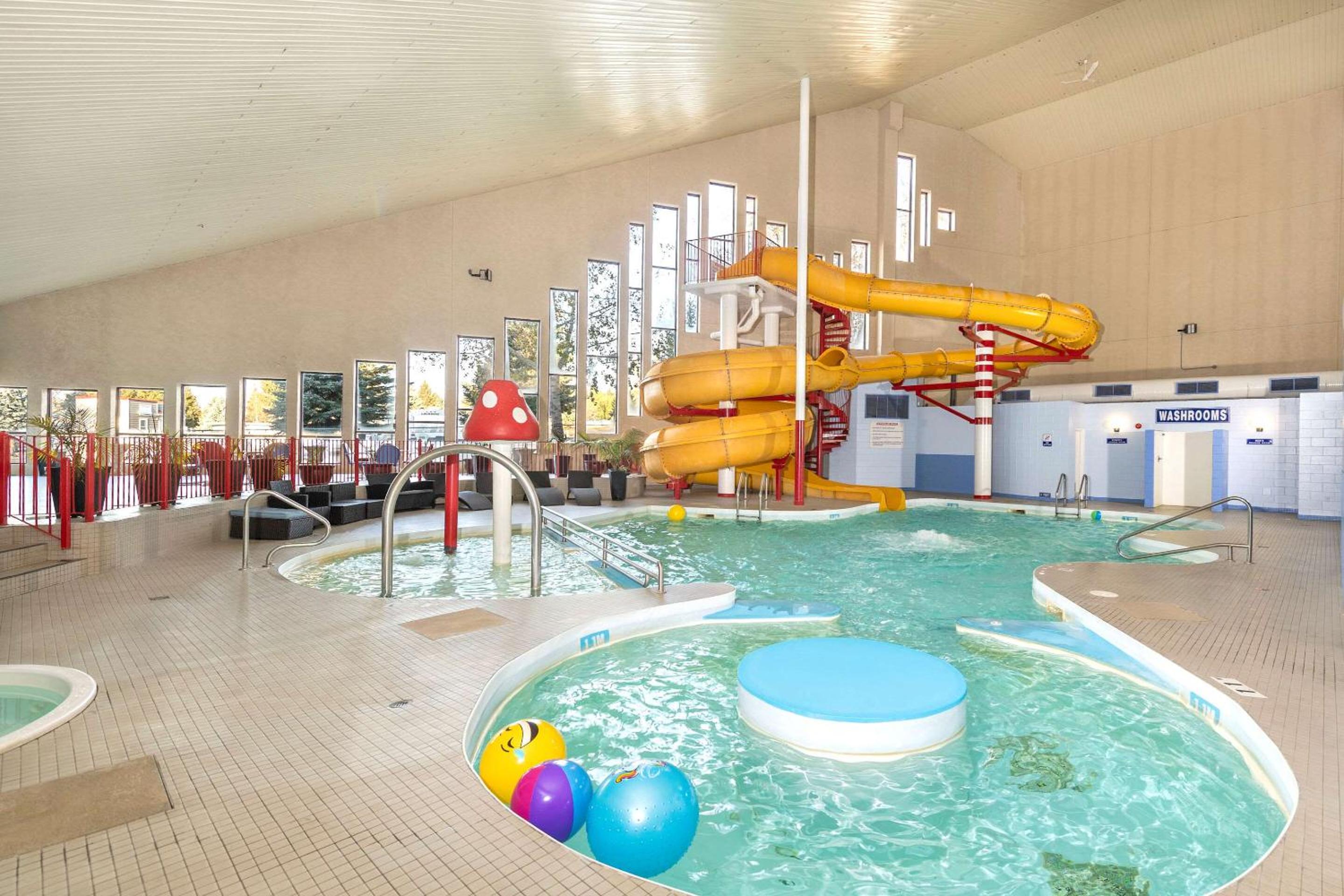 Medicine Hat Vacations - Clarion Pointe - Property Image 2