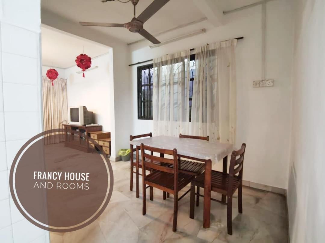 Chill and Traditional House in Bercham Ipoh photo 3