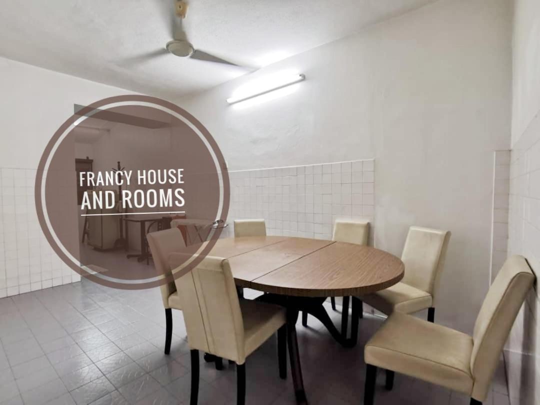 Chill and Traditional House in Bercham Ipoh photo 4