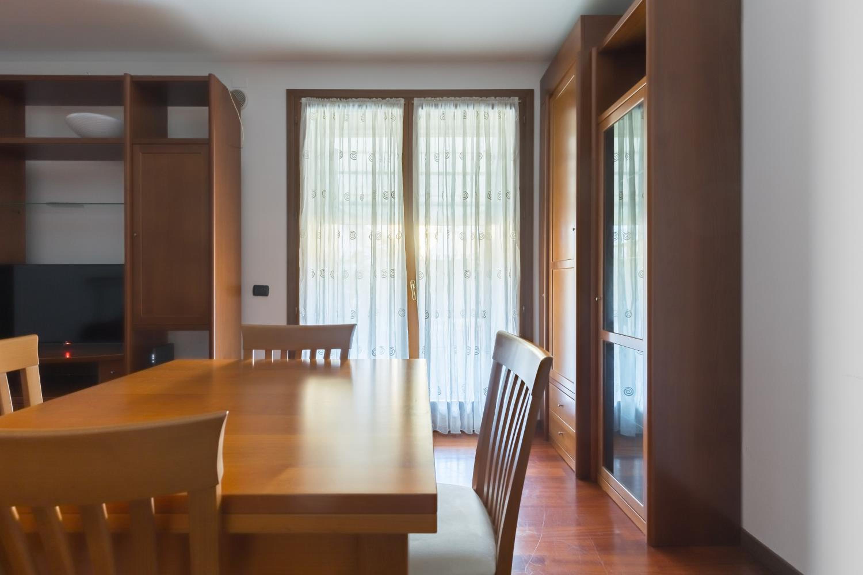 5 minutes from Treviso Station with parking