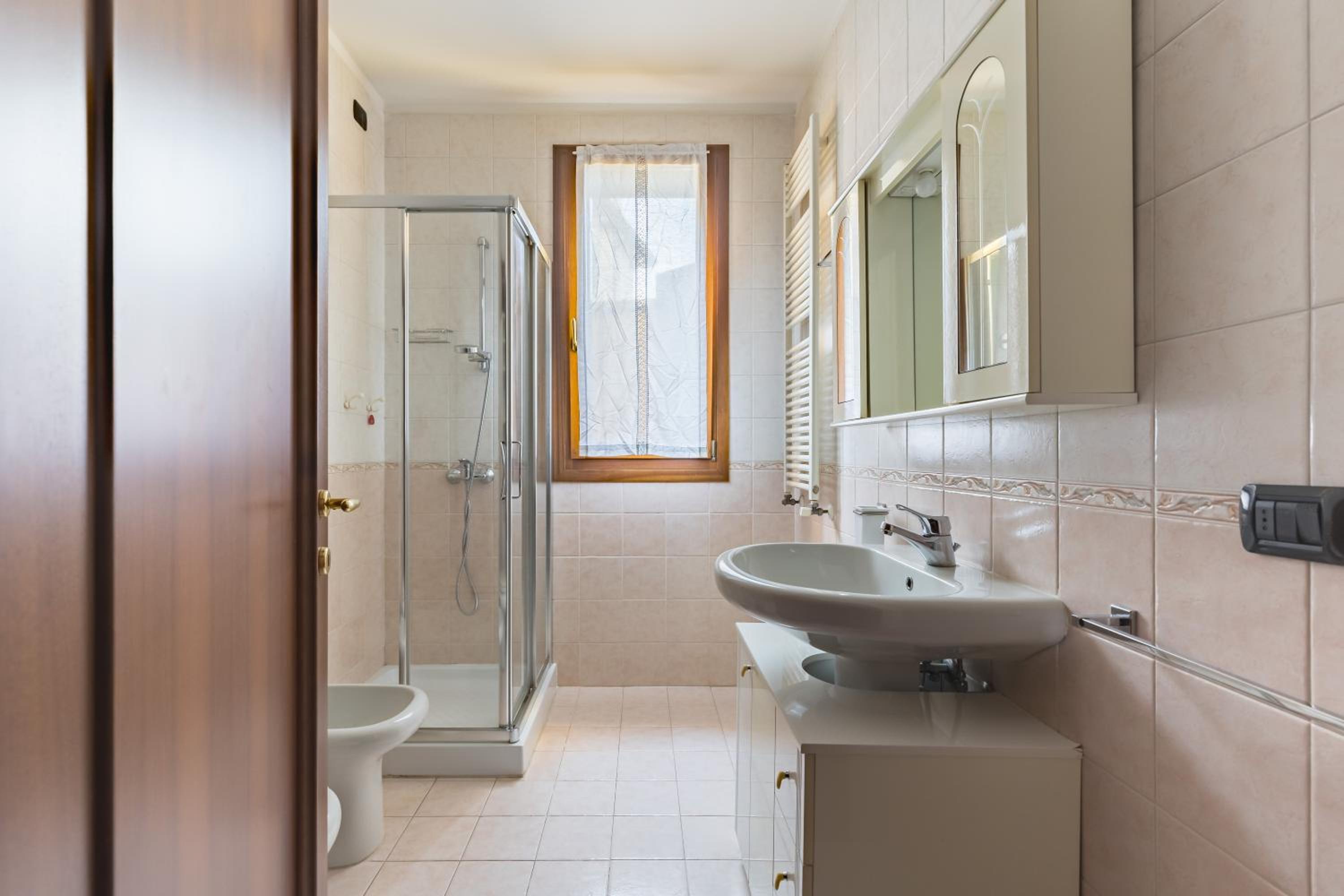 5 minutes from Treviso Station with parking